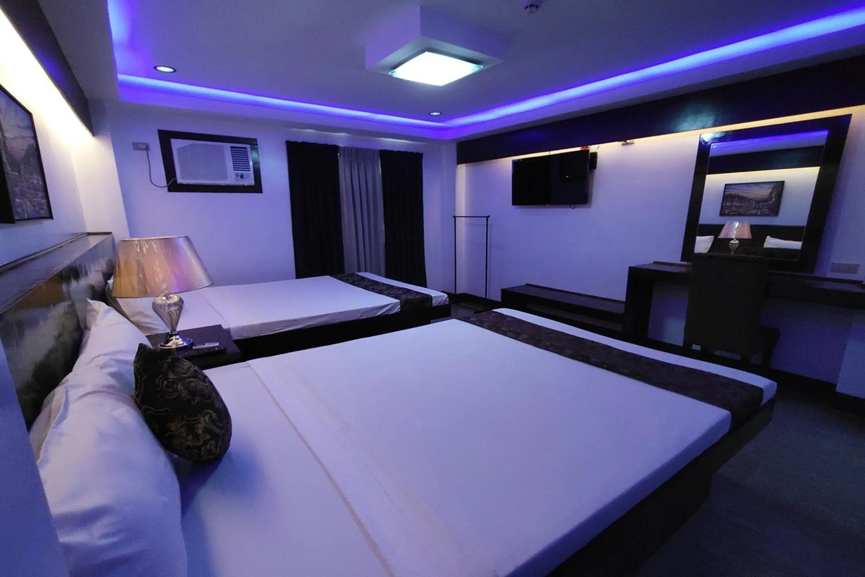 Bed in Bergamo Hotel Lingayen Bed in Bergamo Hotel Lingayen