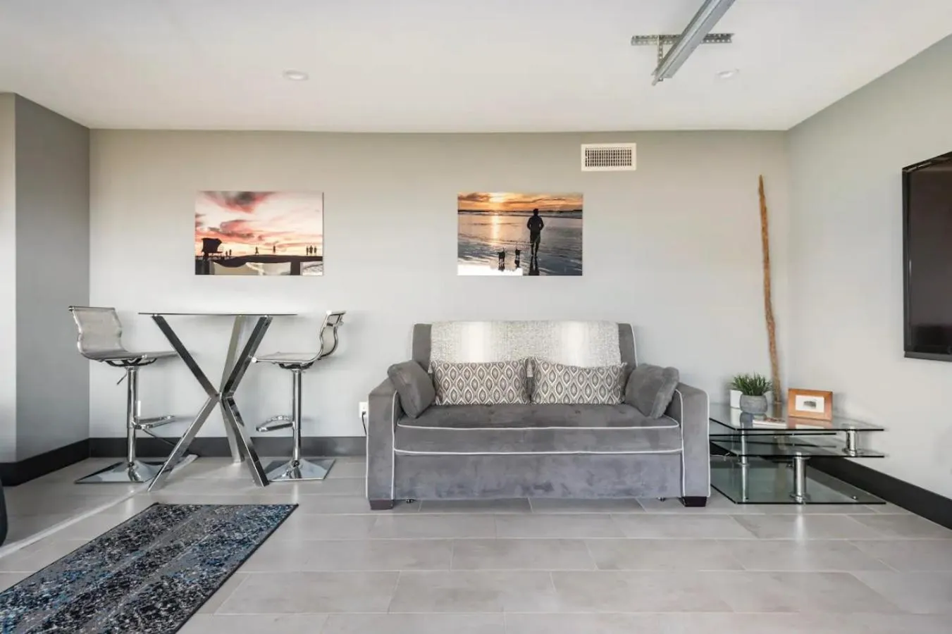 TV and multimedia in Contemporary Ocean Sunset Views with Firepit Pt Loma close to PLNU