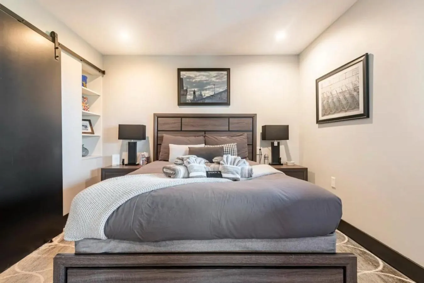 Bed in Contemporary Ocean Sunset Views with Firepit Pt Loma close to PLNU