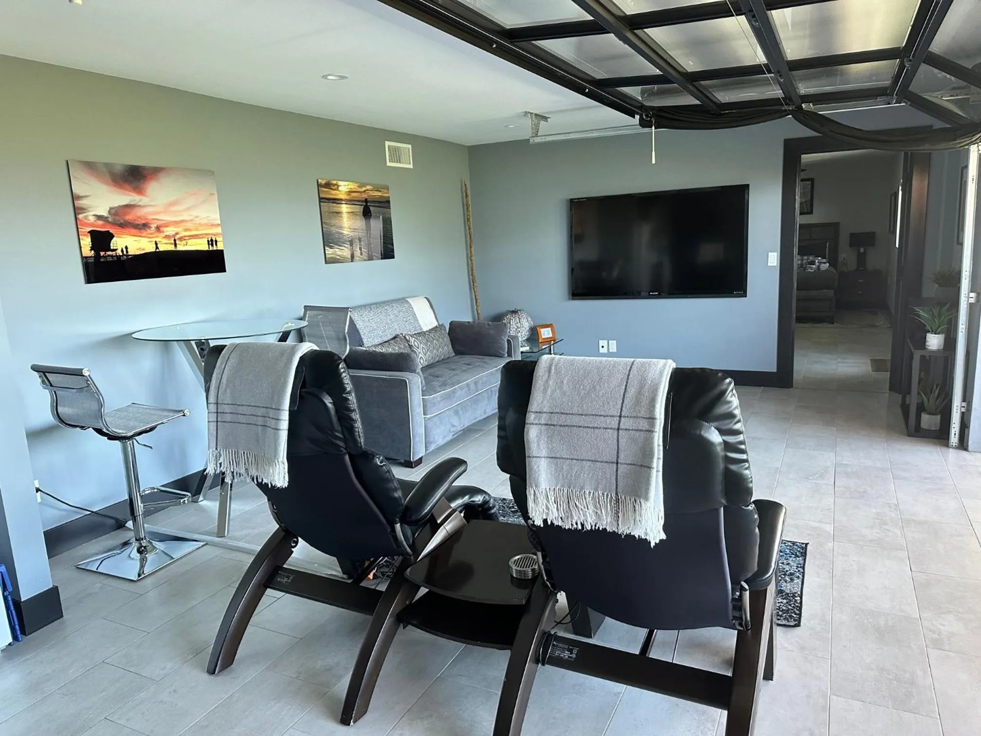 TV and multimedia in Contemporary Ocean Sunset Views with Firepit Pt Loma close to PLNU