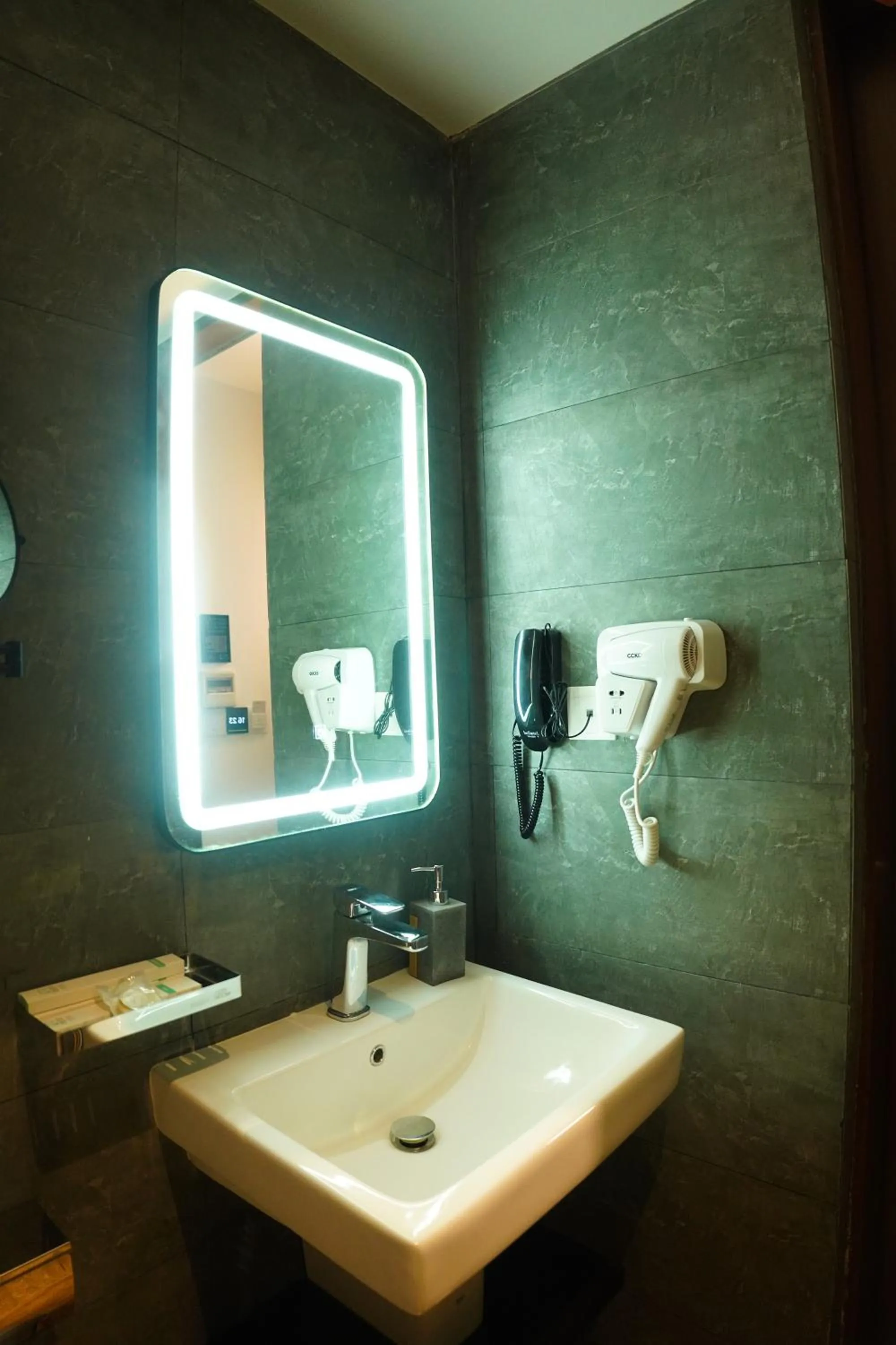 Bathroom in Empyrean Dhaka City Centre