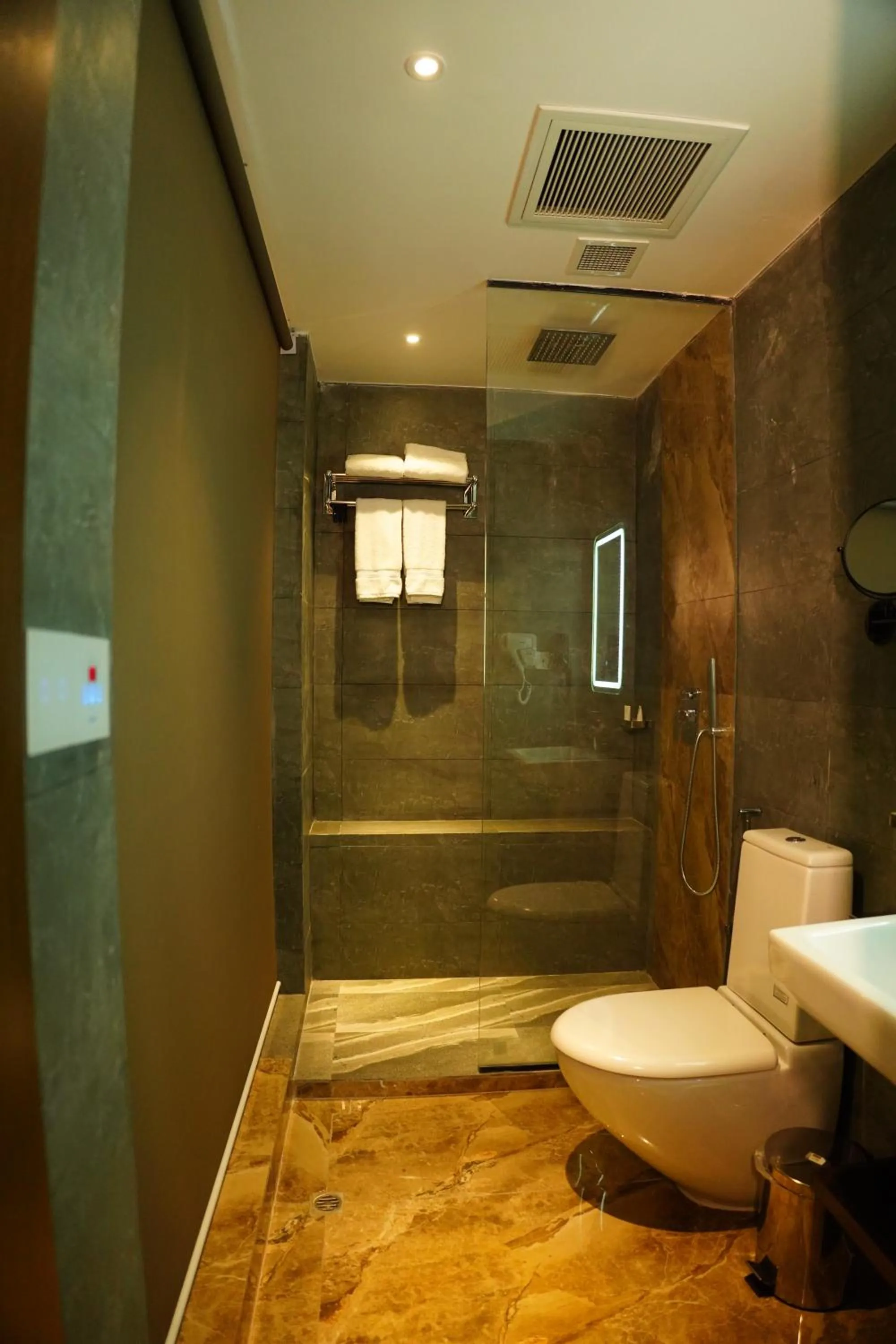 Bathroom in Empyrean Dhaka City Centre