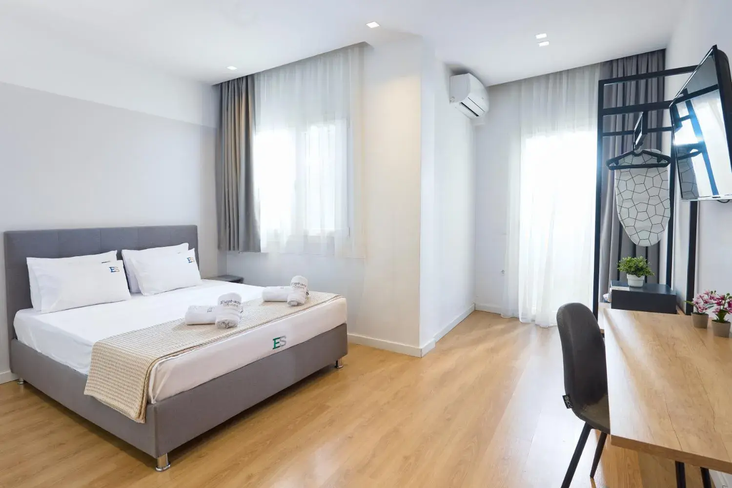 Standard Suite in Elephant Suites Standard Suite in Elephant Suites