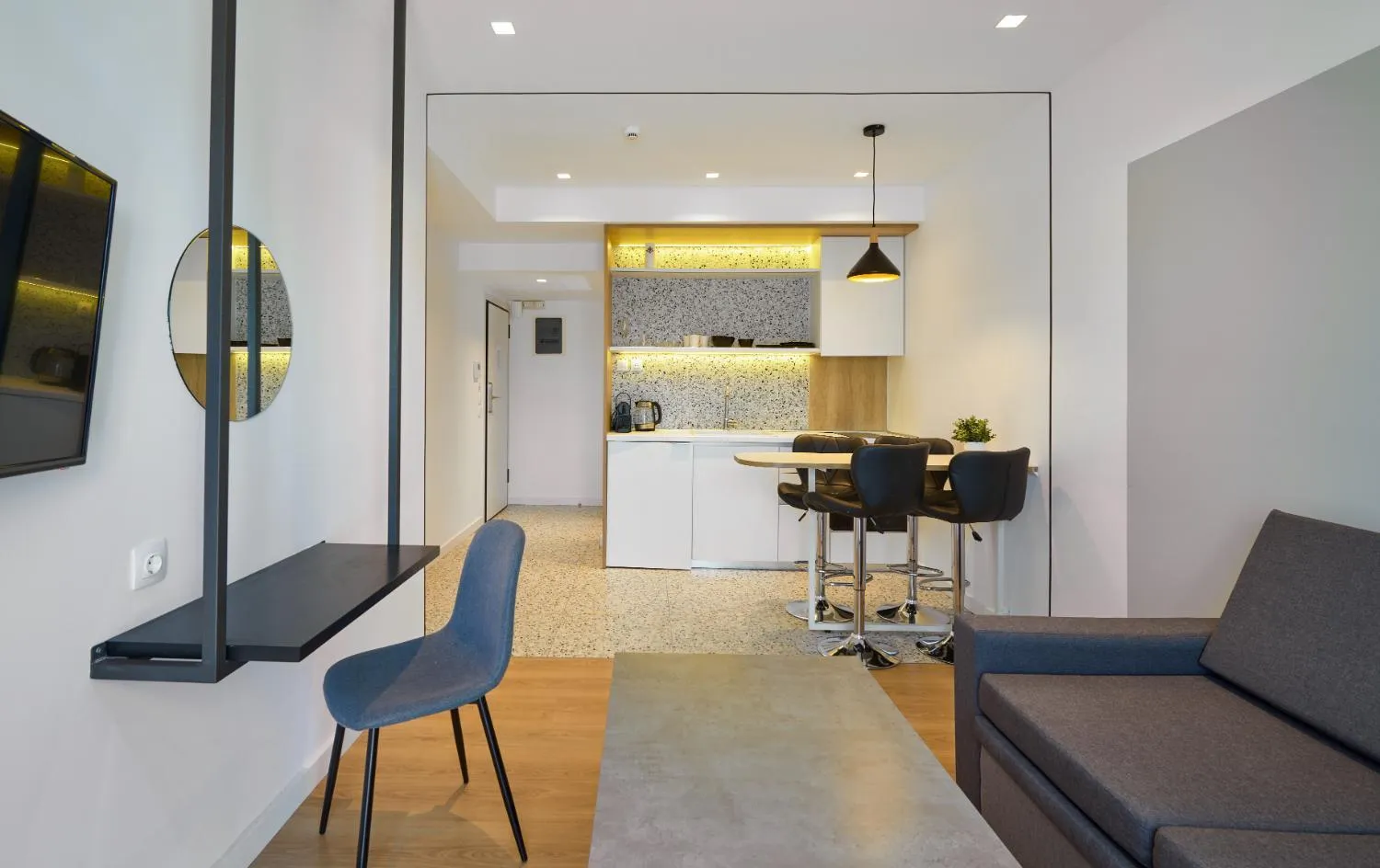 Photo of the whole room in Elephant Suites