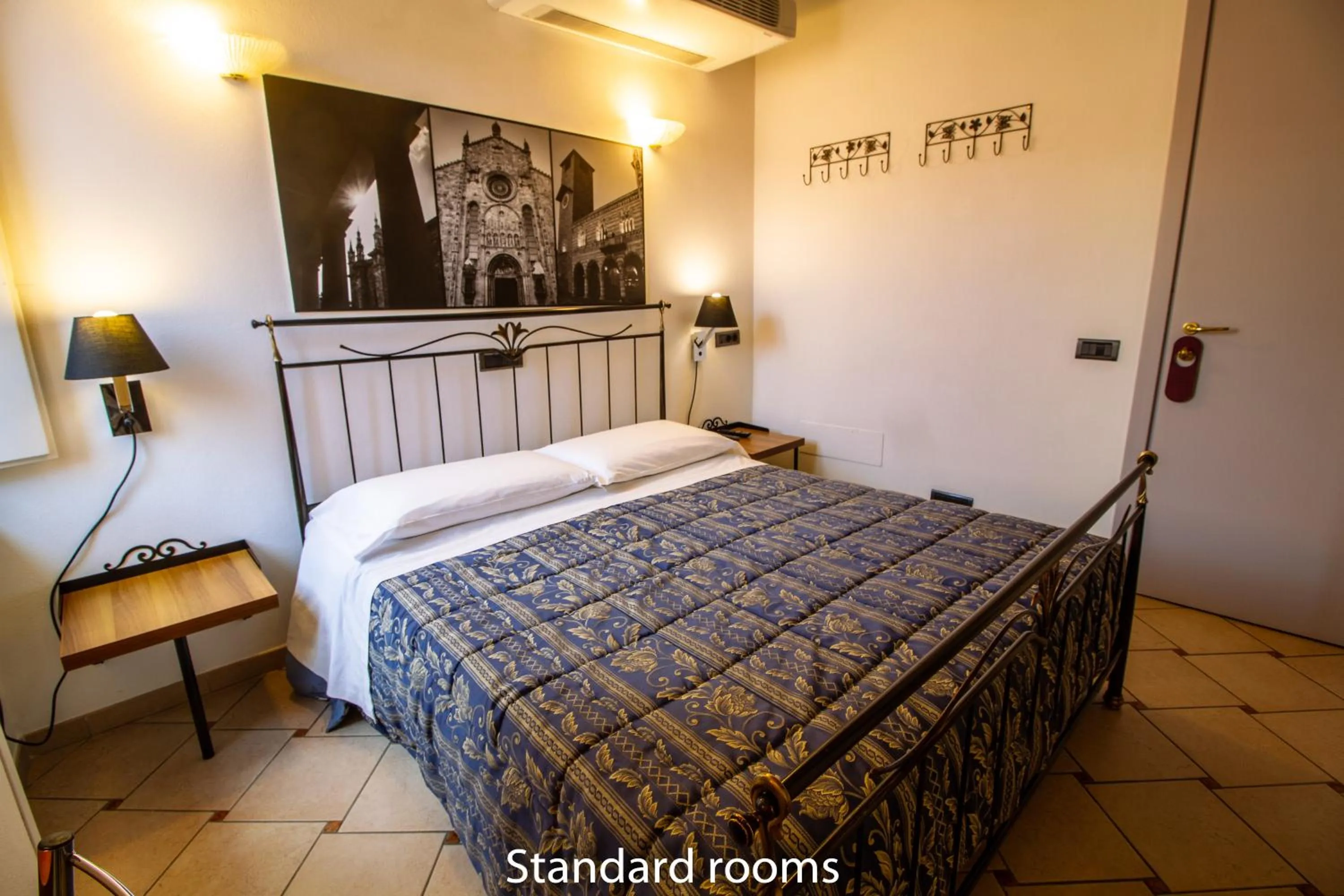 Photo of the whole room in In Riva Al Lago