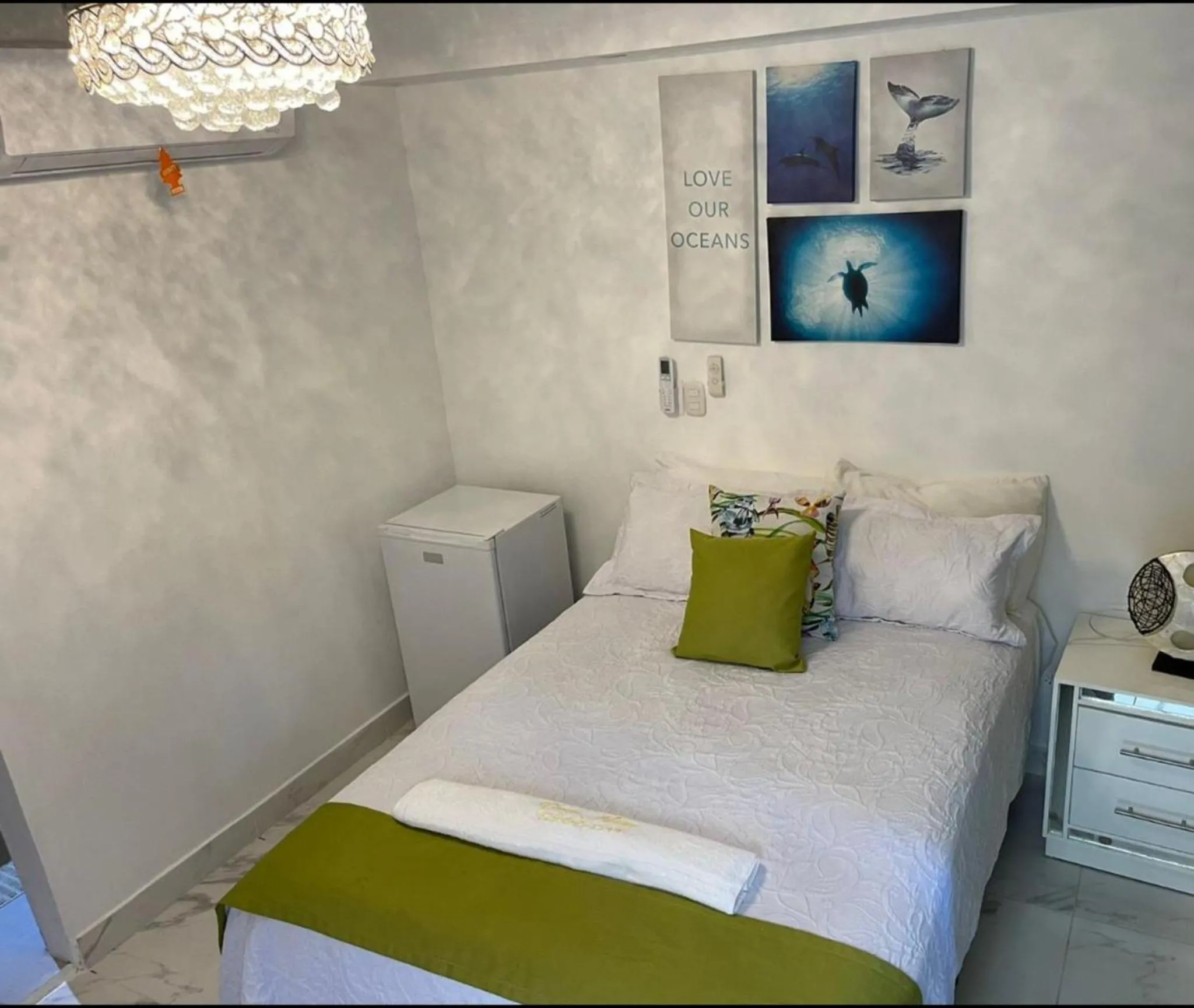 Central Area Bedroom With Common Kitchen, living room