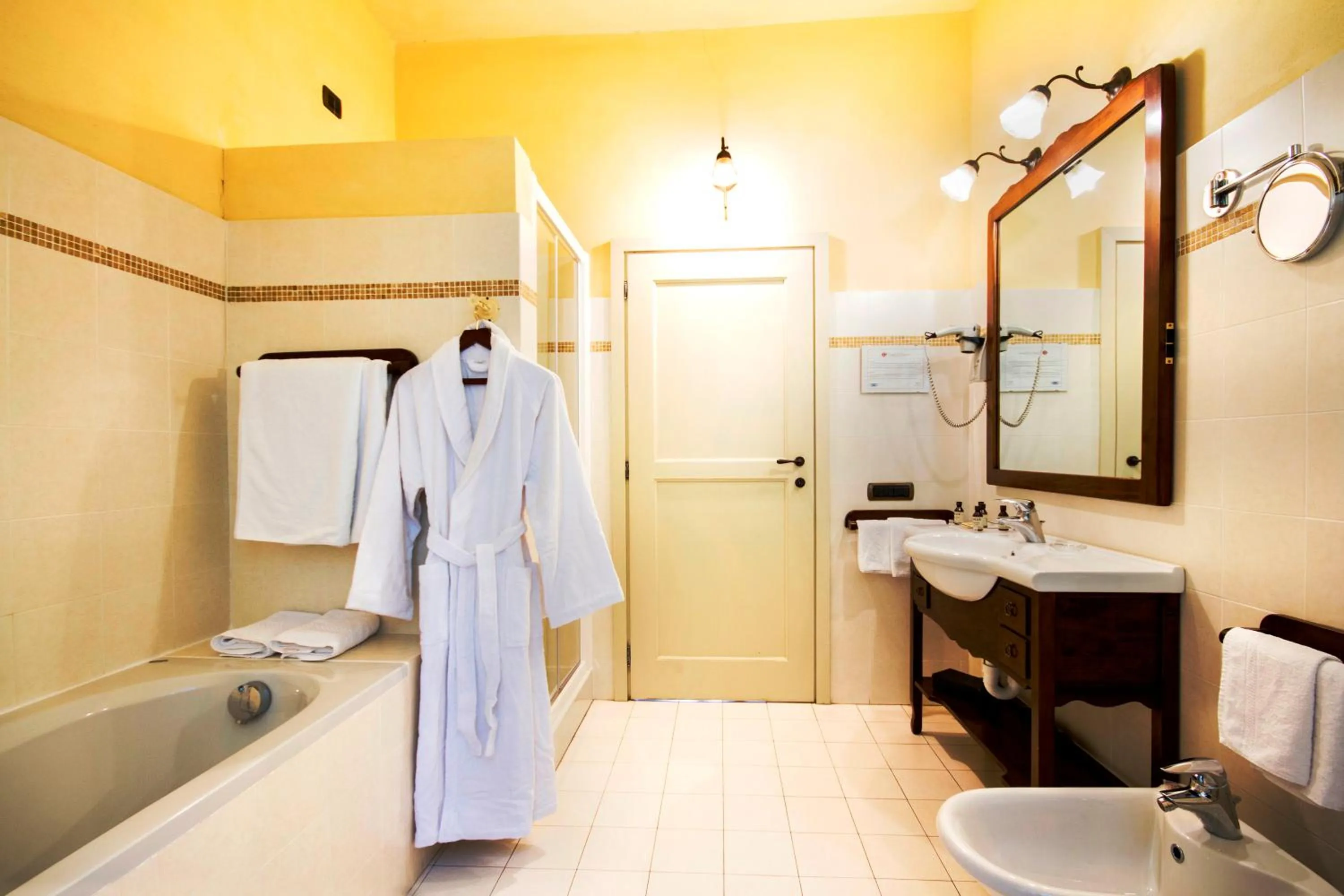 Bathroom in Relais Castello di Razzano
