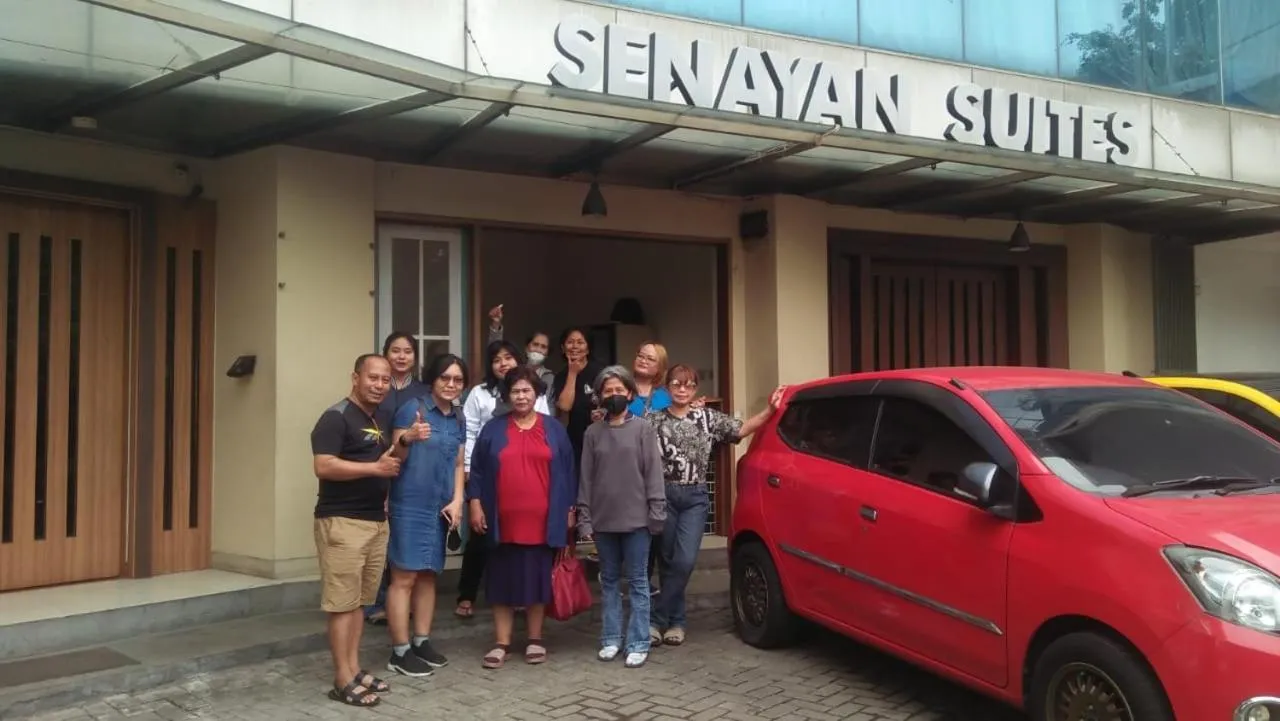 People in SENAYAN SUITES