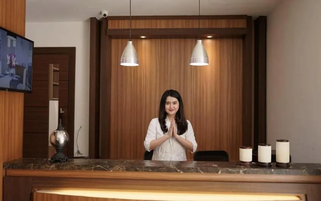 Staff in SENAYAN SUITES