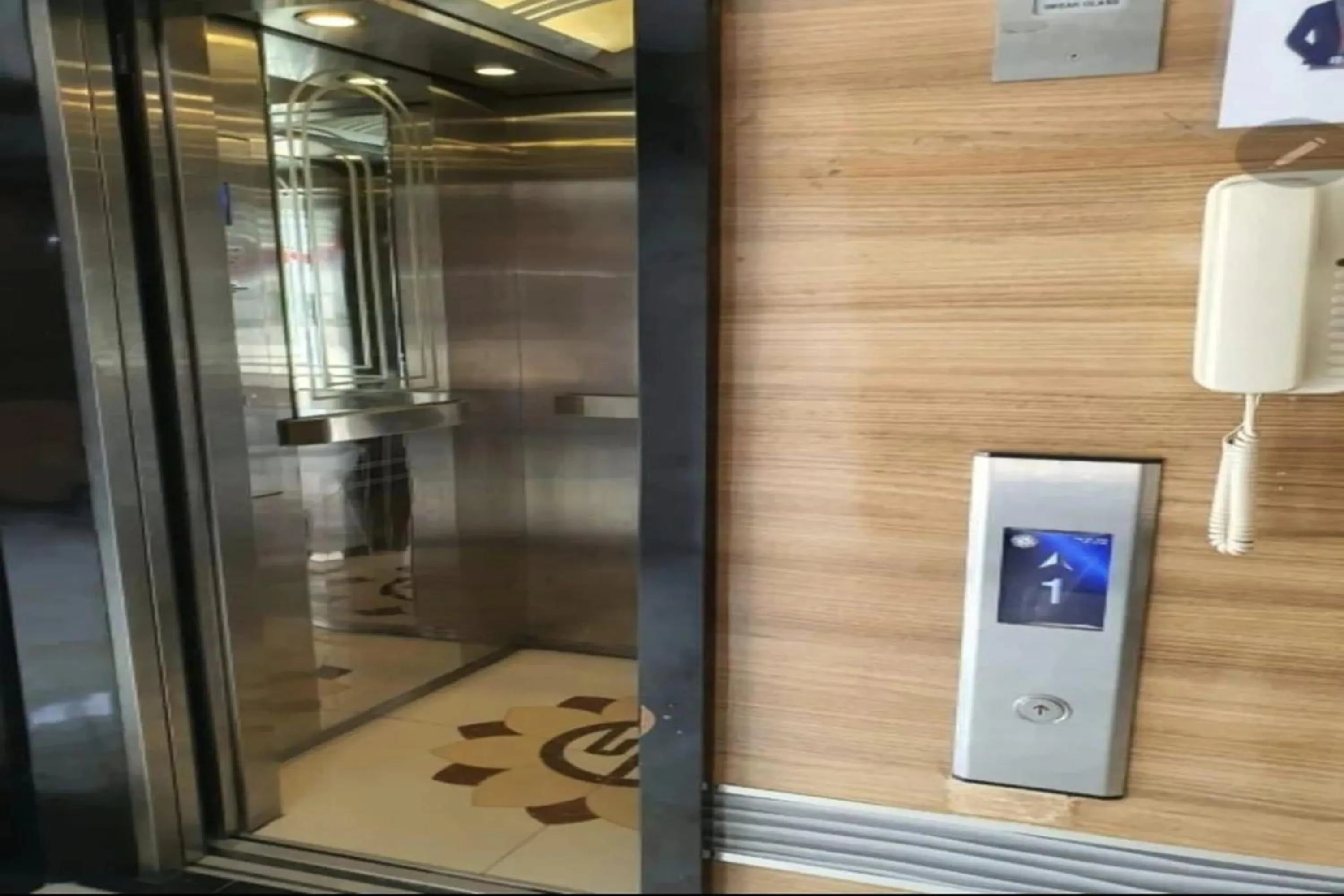 elevator in Senayan Suites