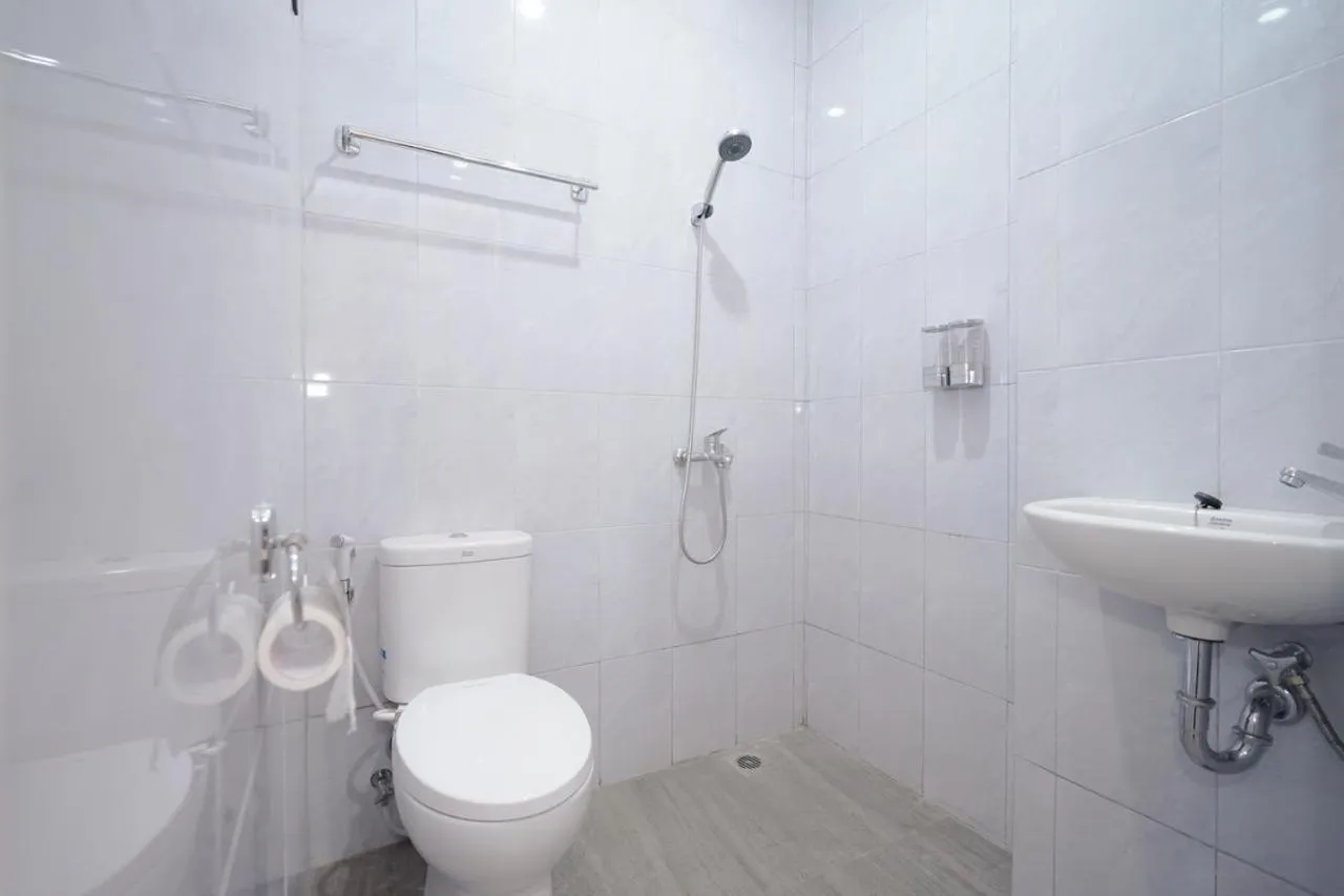 Toilet in SENAYAN SUITES