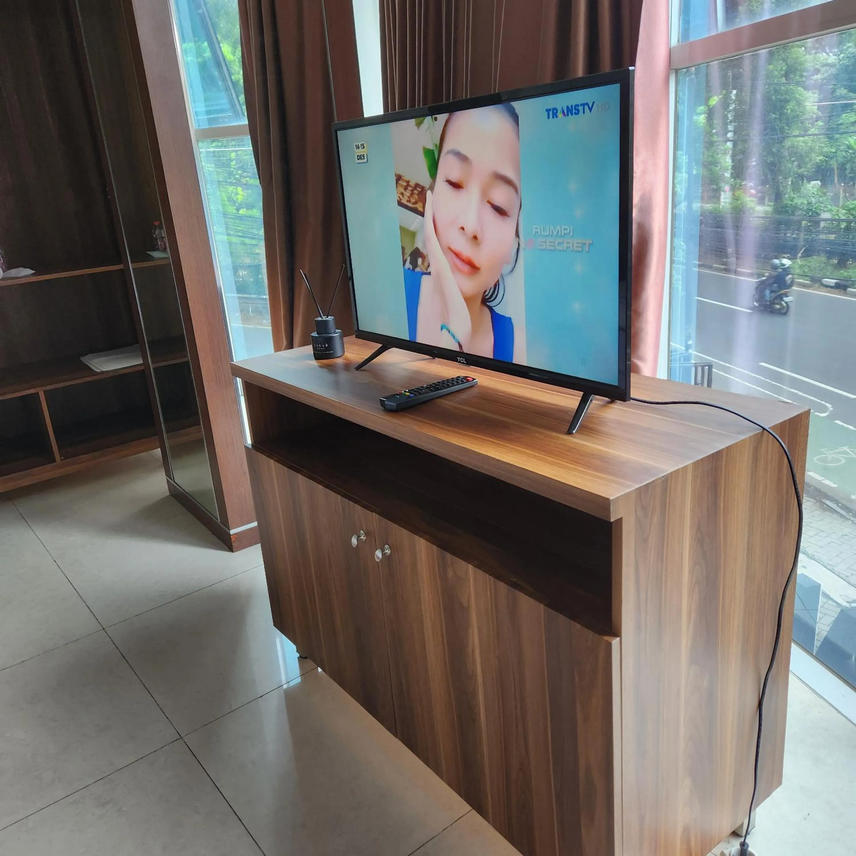 TV and multimedia in SENAYAN SUITES
