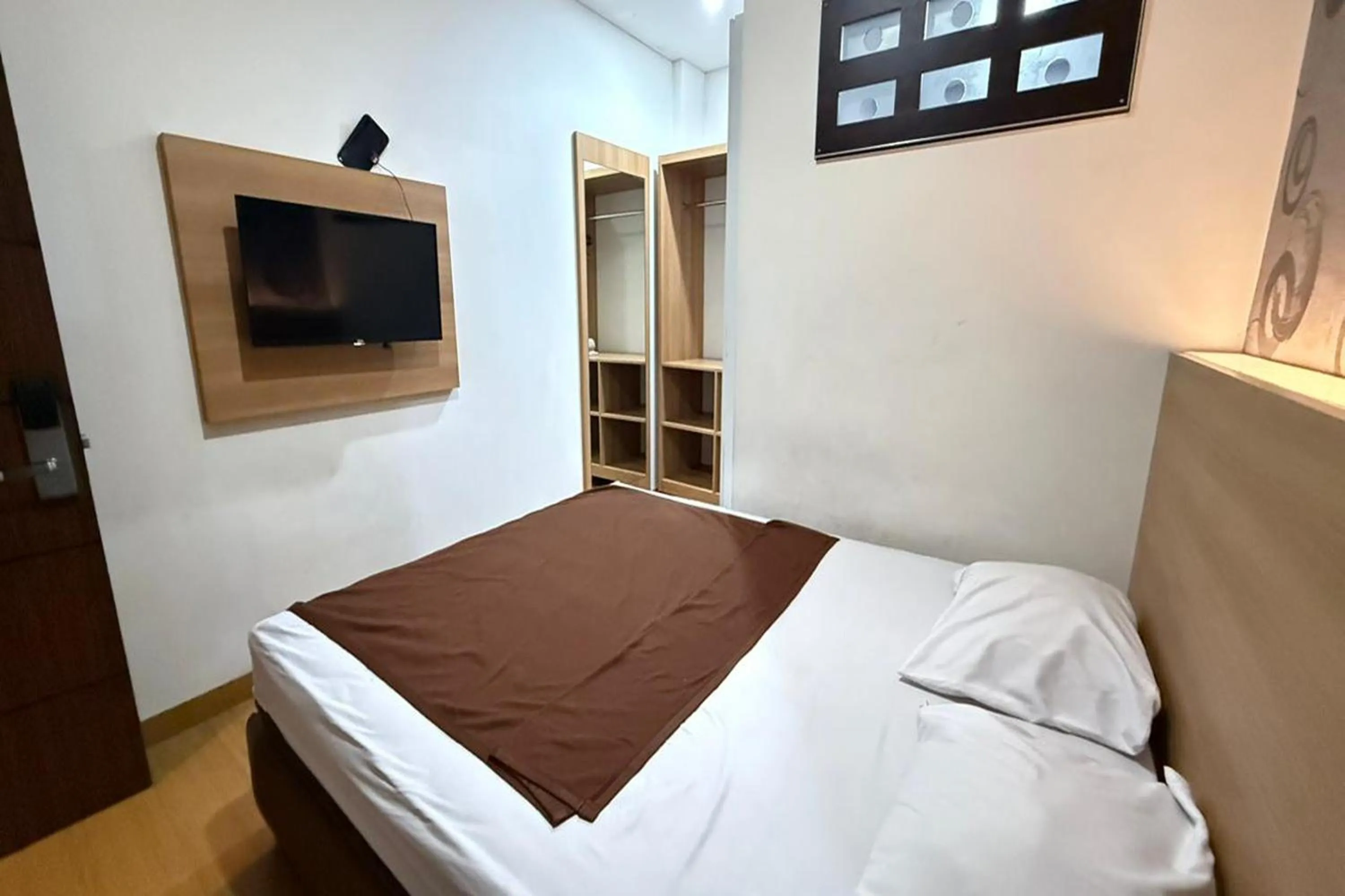 TV and multimedia, Bed in Senayan Suites