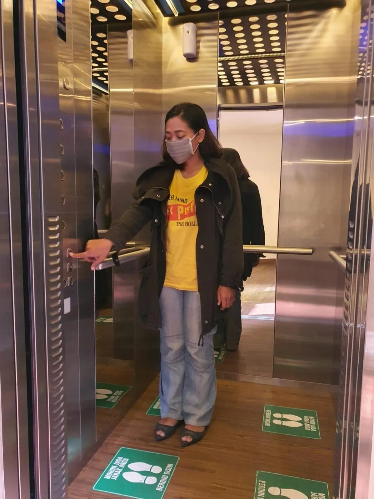 elevator in SENAYAN SUITES