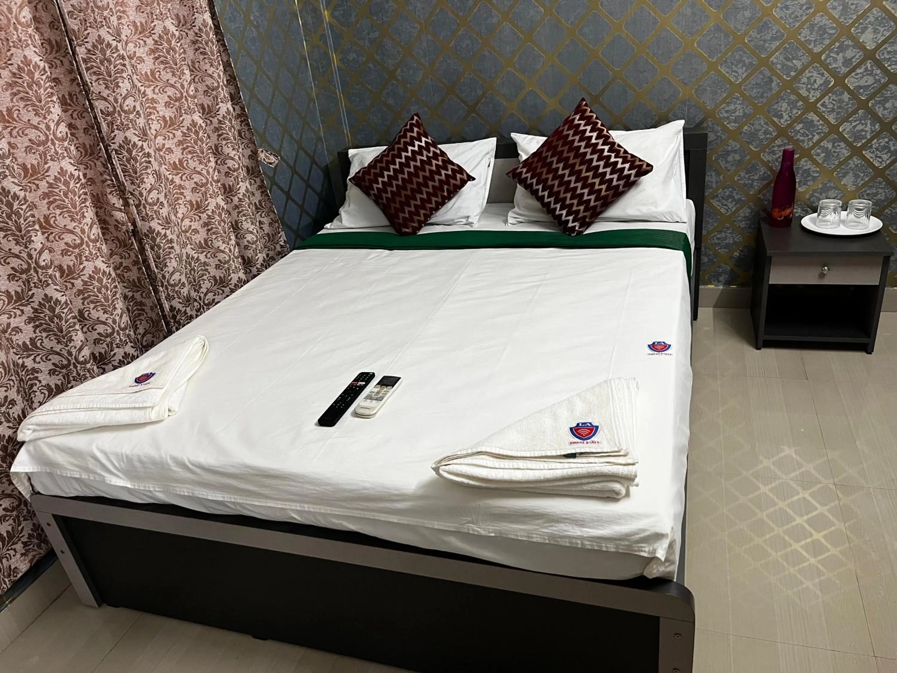 Bedroom, Bed in La Smart Stays