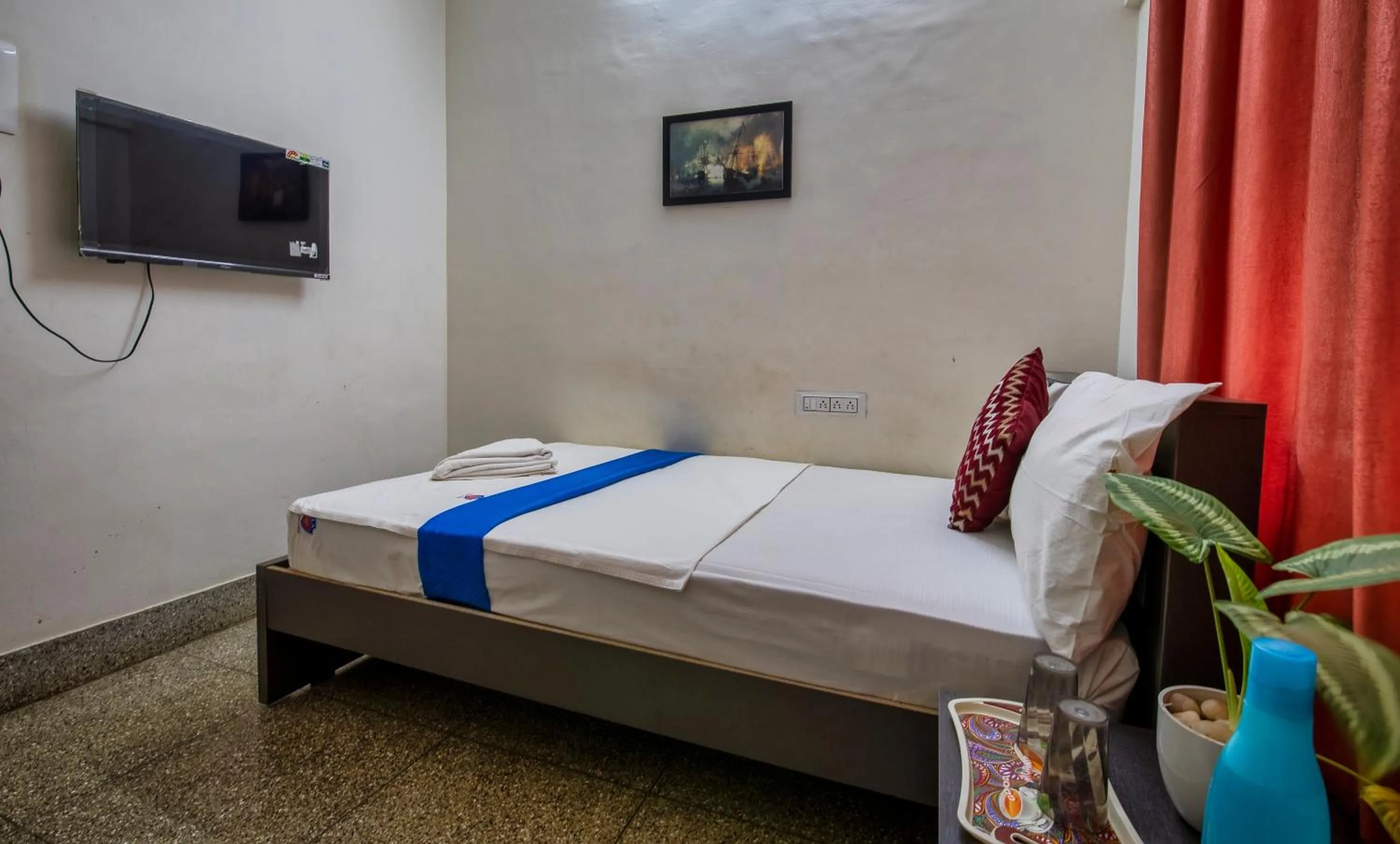 Bed in La Smart Stays