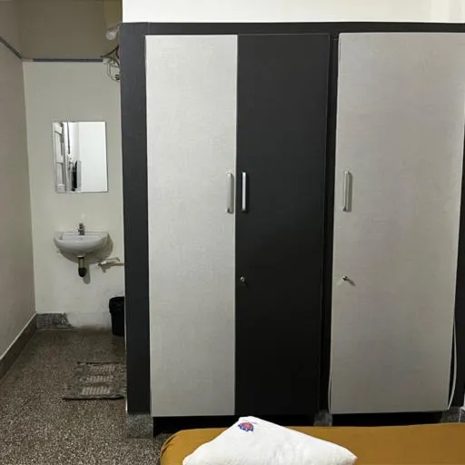 wardrobe in La Smart Stays