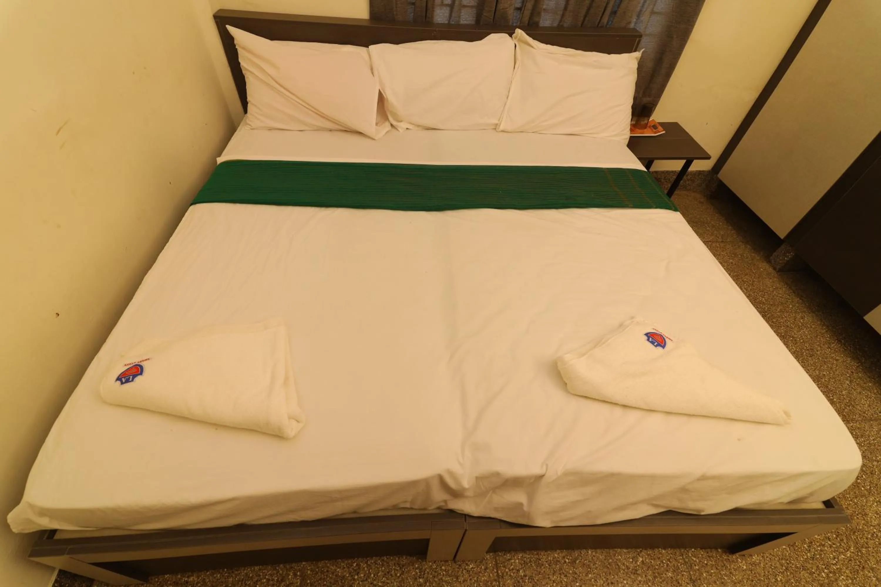 Bed in La Smart Stays