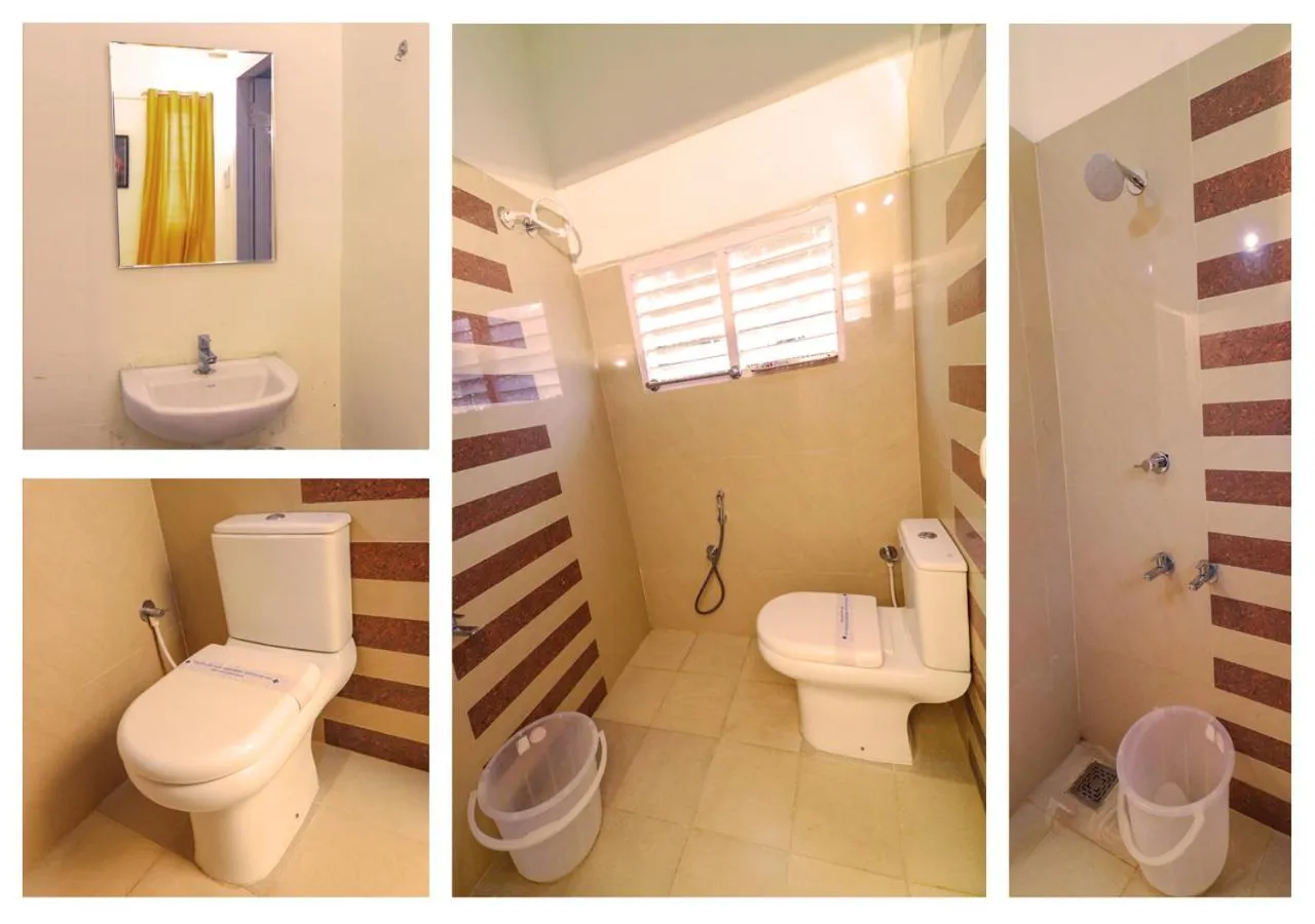 Toilet in La Smart Stays