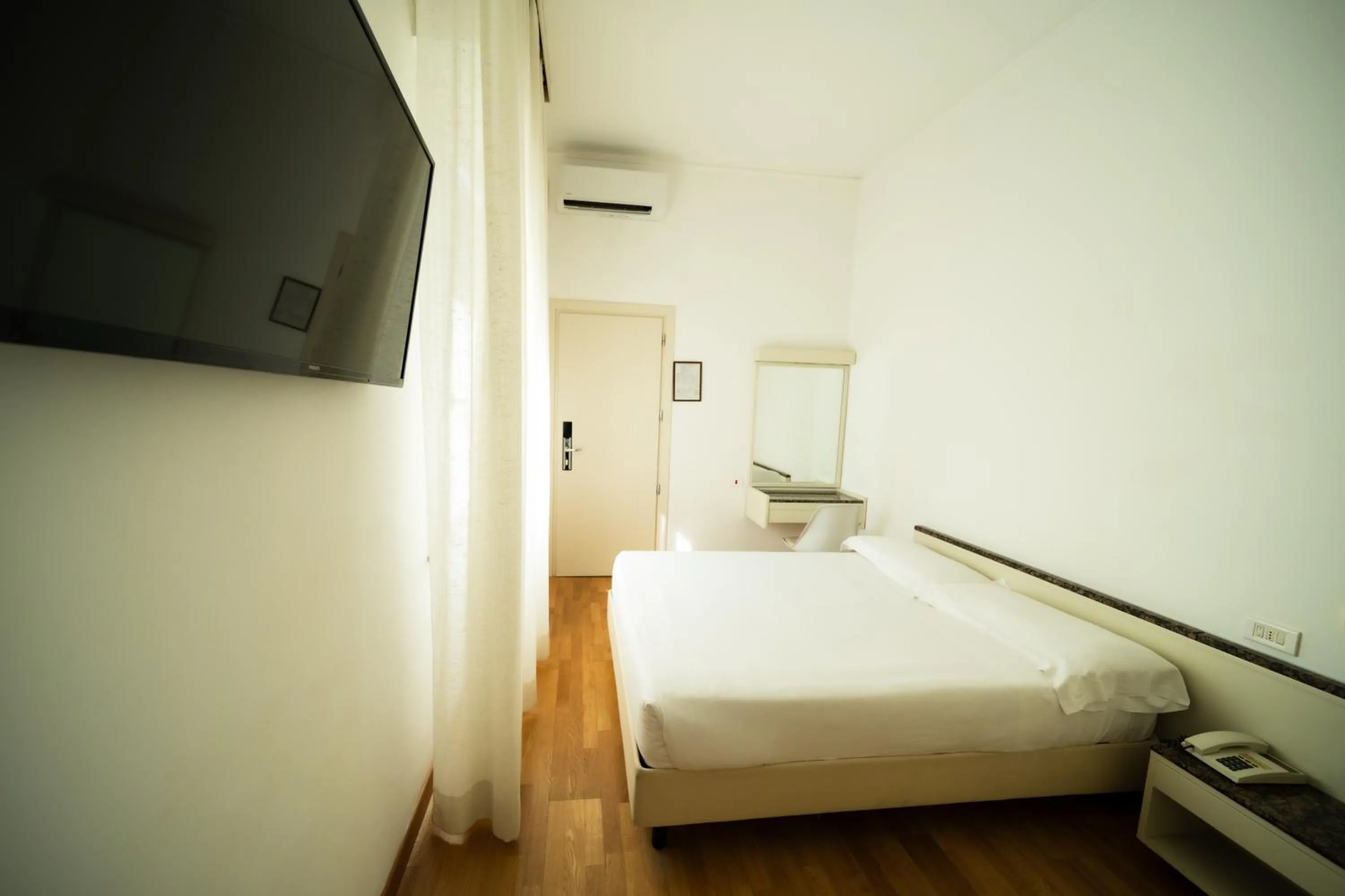 TV and multimedia, Bed in Hotel Rosabianca