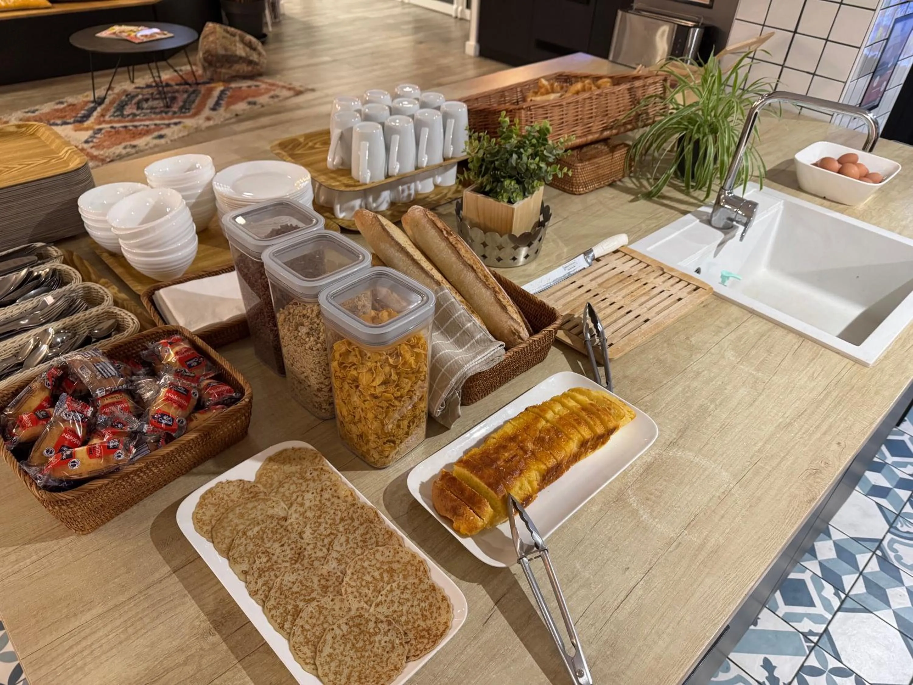 Buffet breakfast in Kabane Montpellier