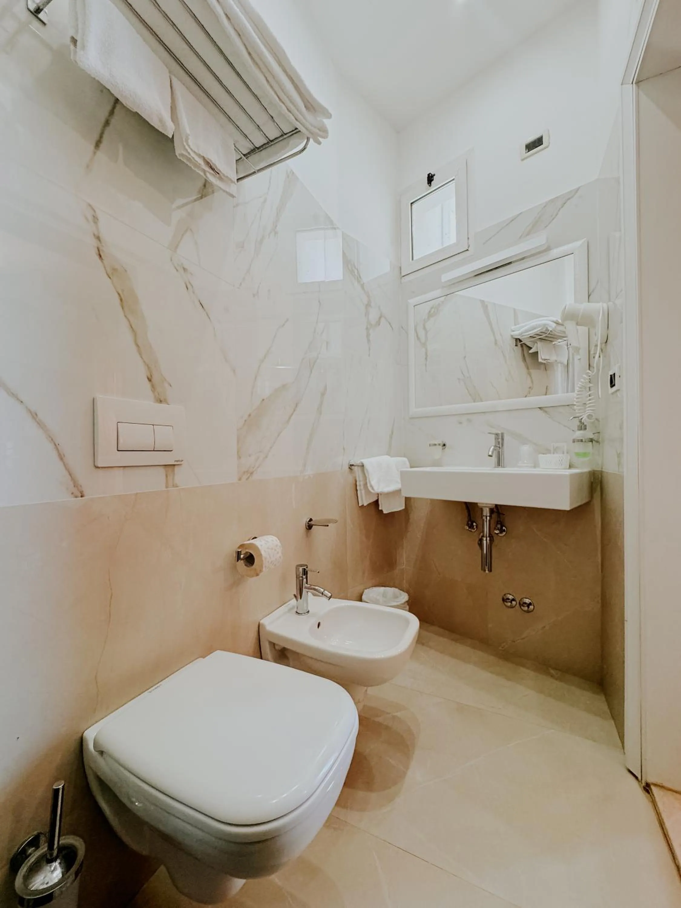 Toilet in Hotel Kursaal