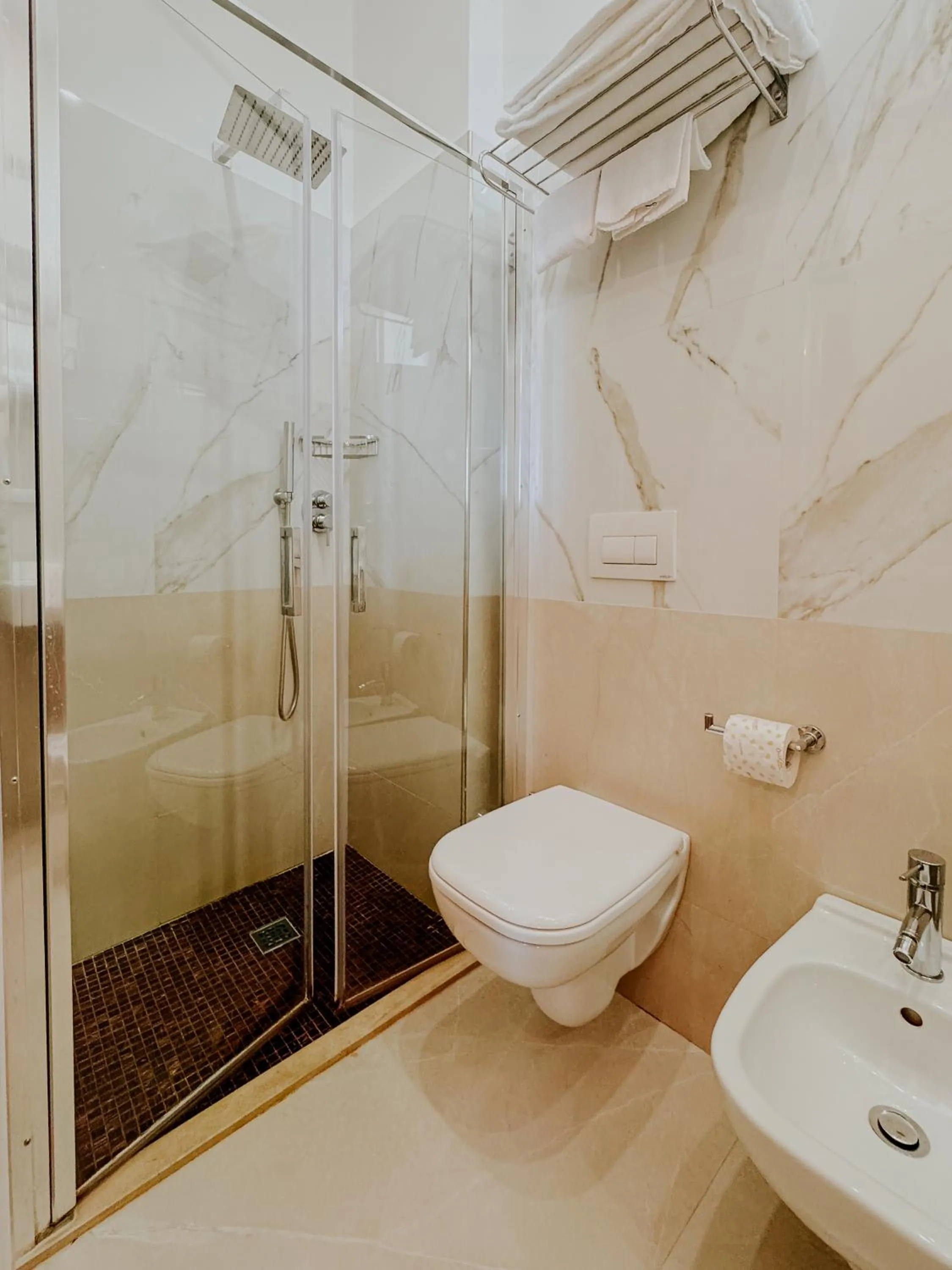 Shower in Hotel Kursaal