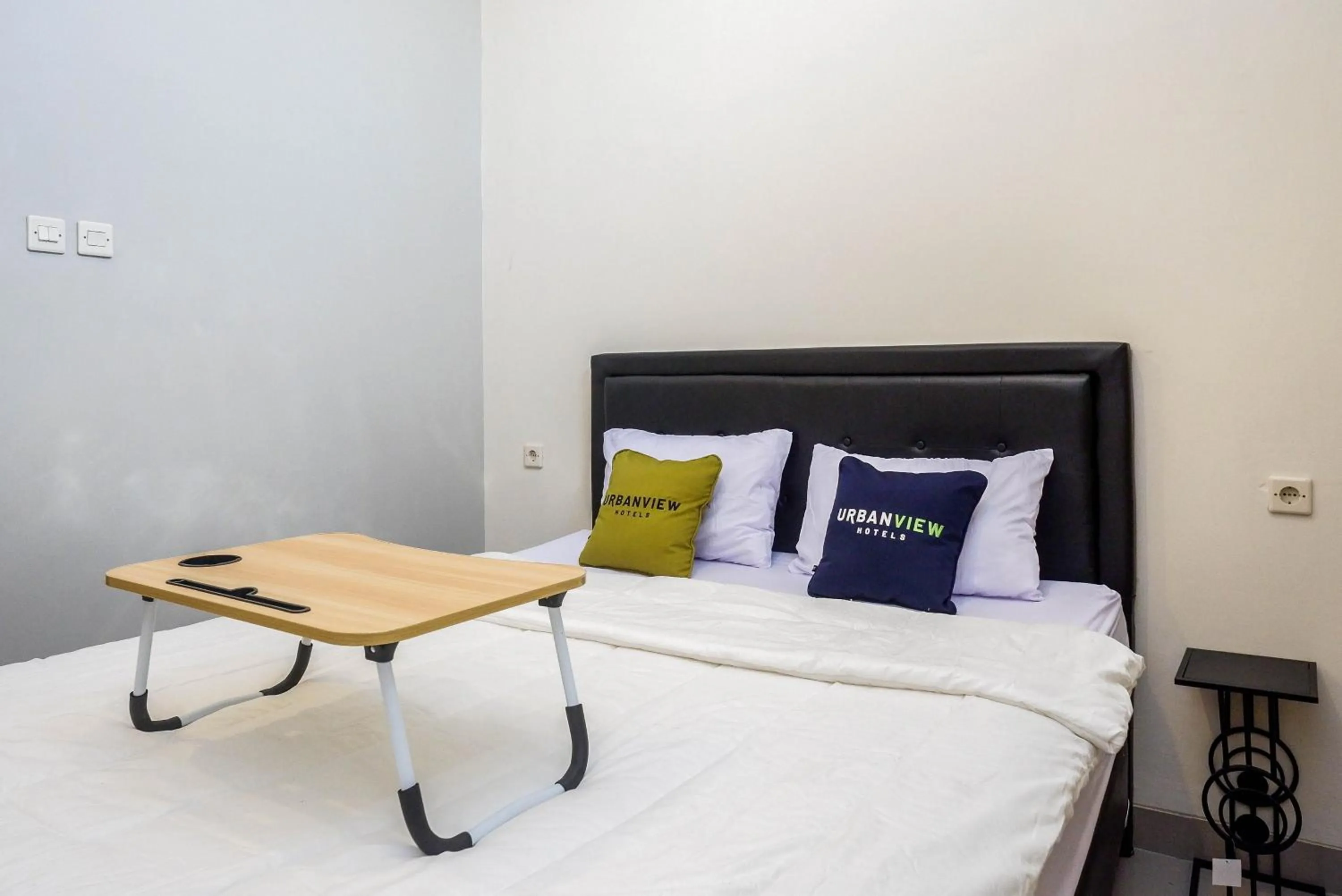 Bedroom, Bed in Urbanview Hotel near Alun Alun Tegal