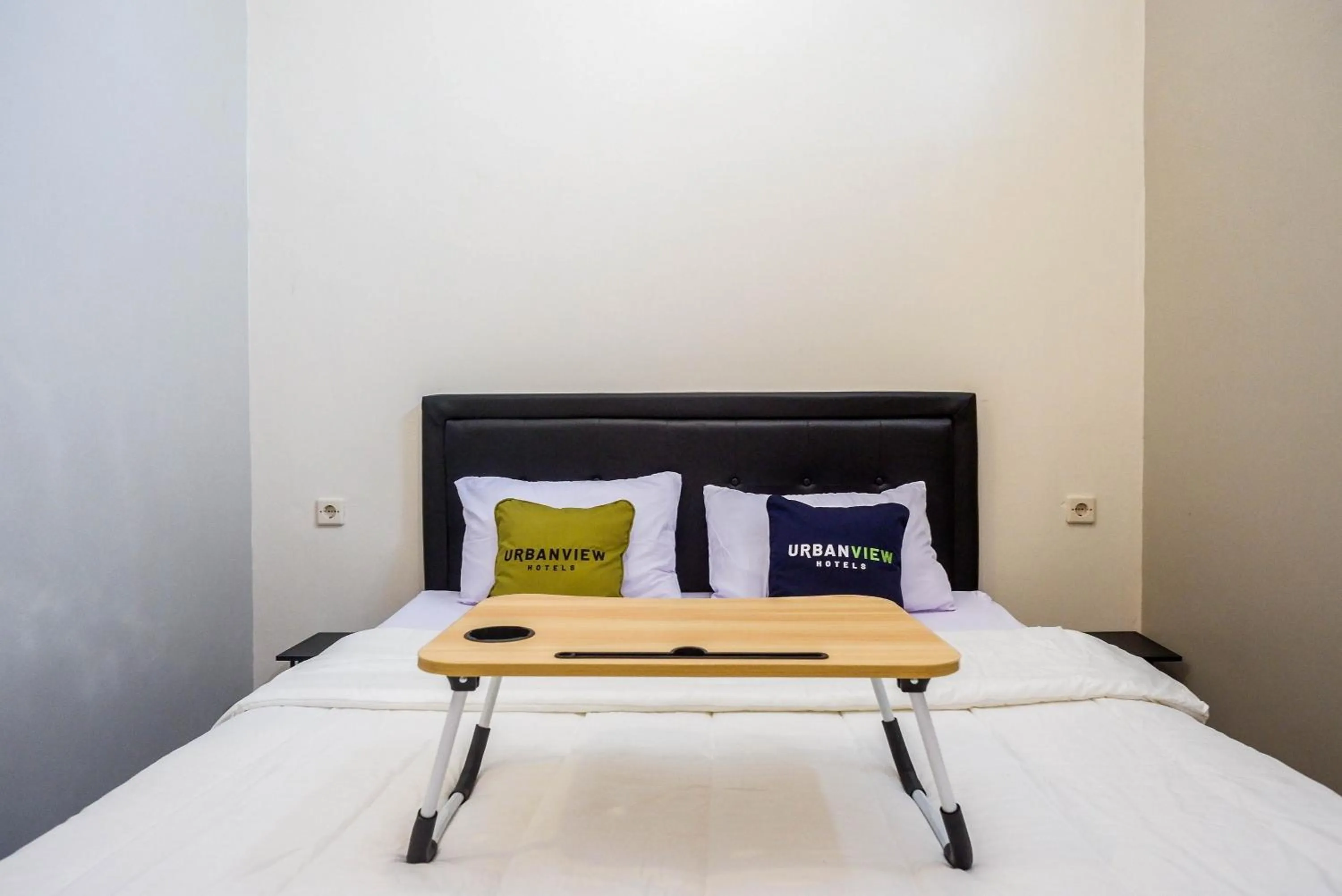 Bedroom, Bed in Urbanview Hotel near Alun Alun Tegal