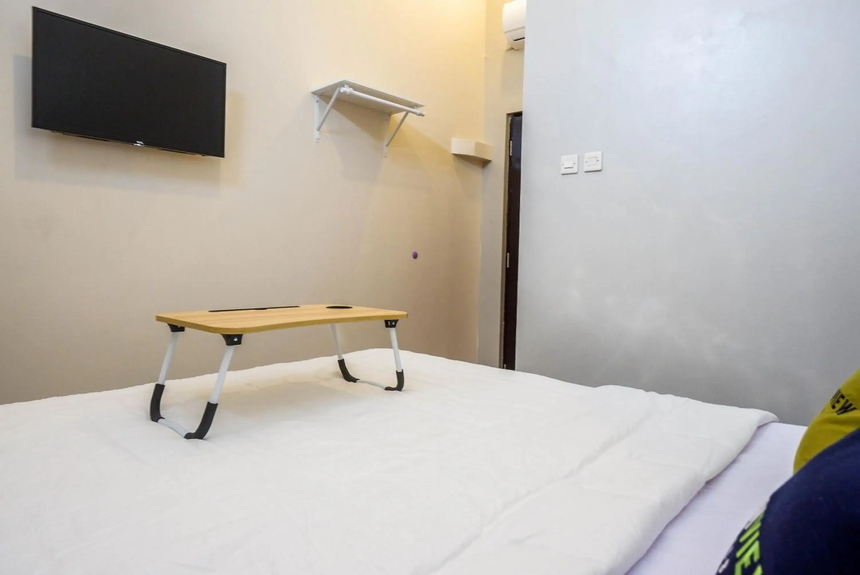 Single Room in Urbanview Hotel near Alun Alun Tegal Single Room in Urbanview Hotel near Alun Alun Tegal
