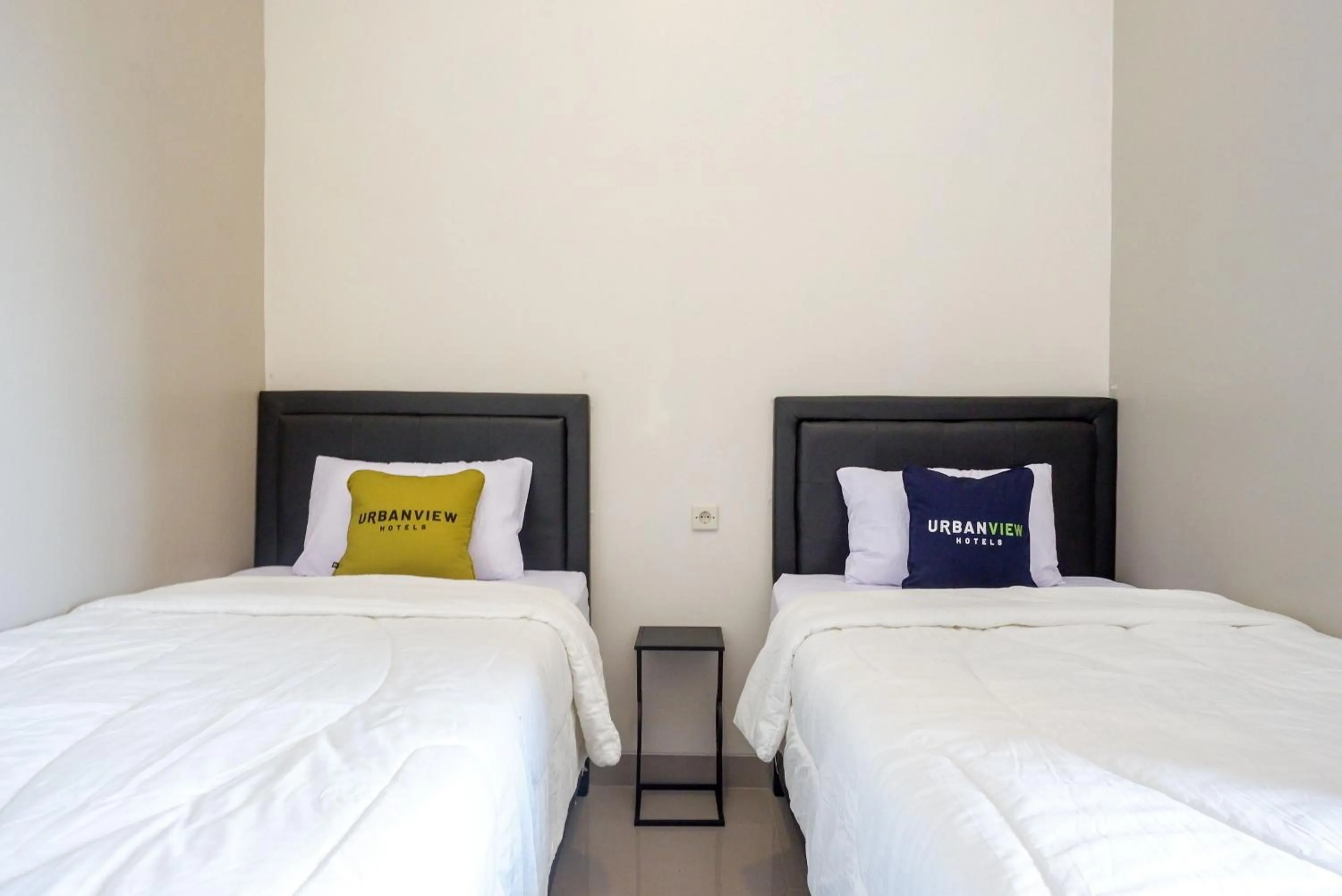 Bedroom, Bed in Urbanview Hotel near Alun Alun Tegal