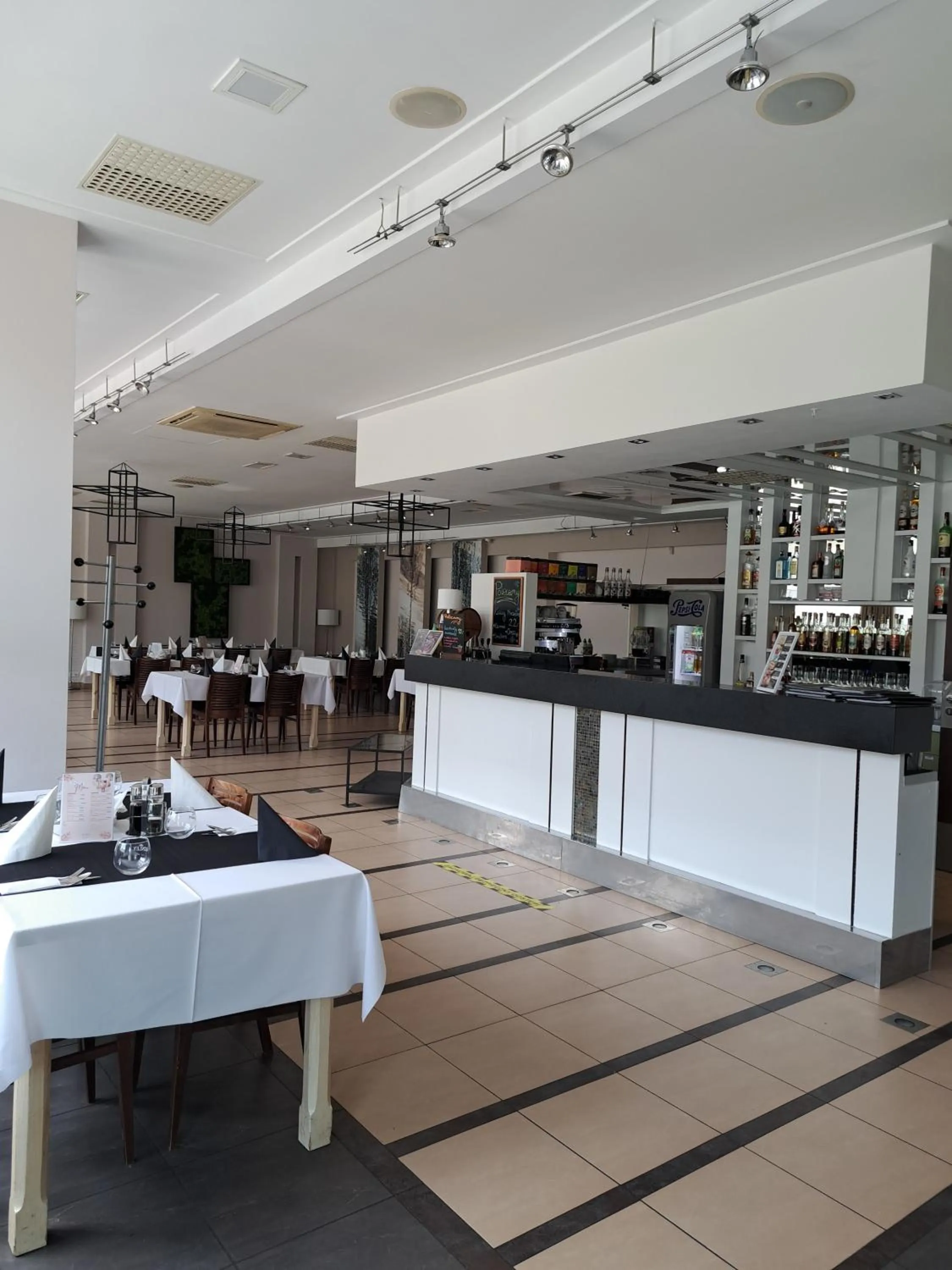 Restaurant/places to eat in Hotel Alpex