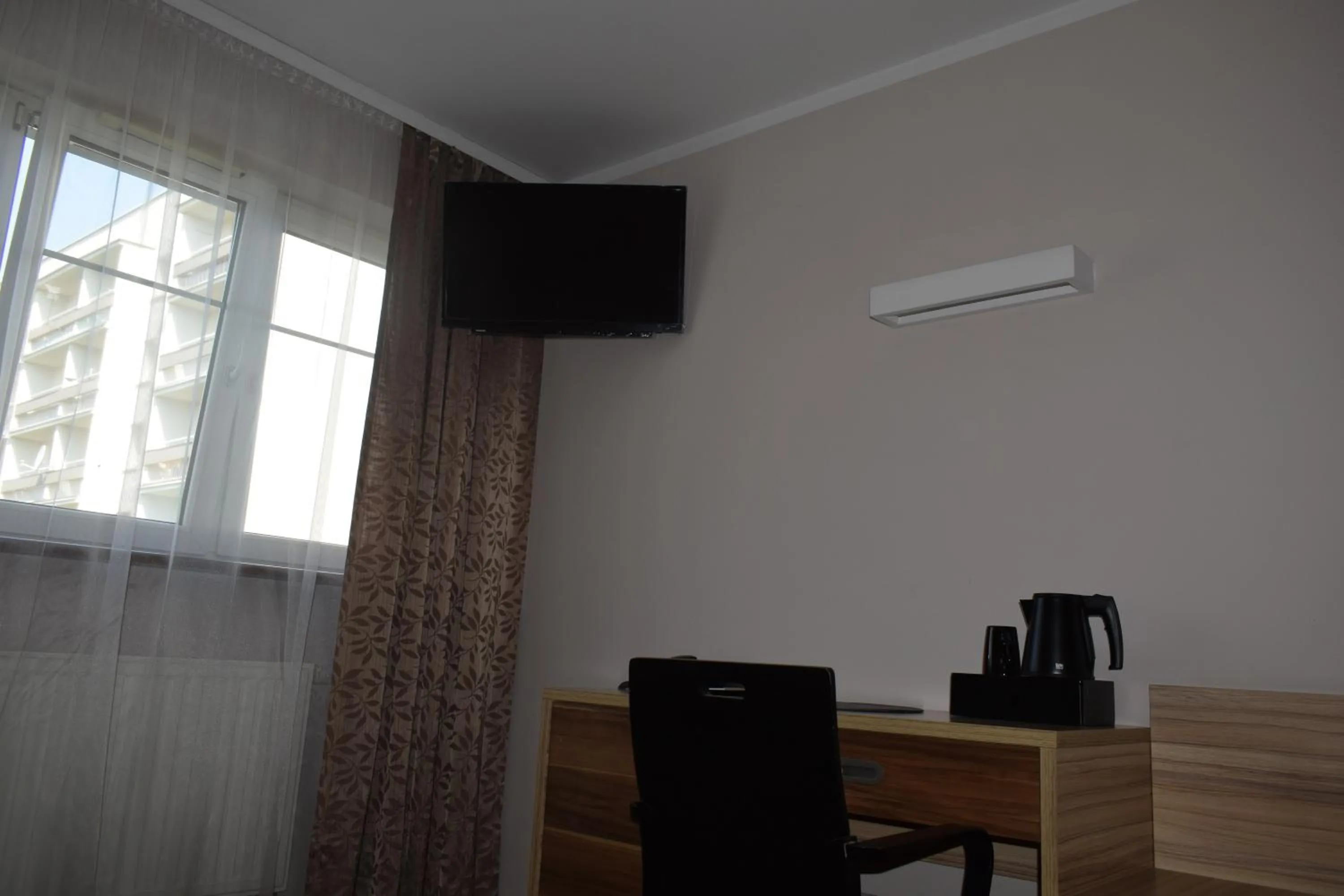 Photo of the whole room in Hotel Alpex