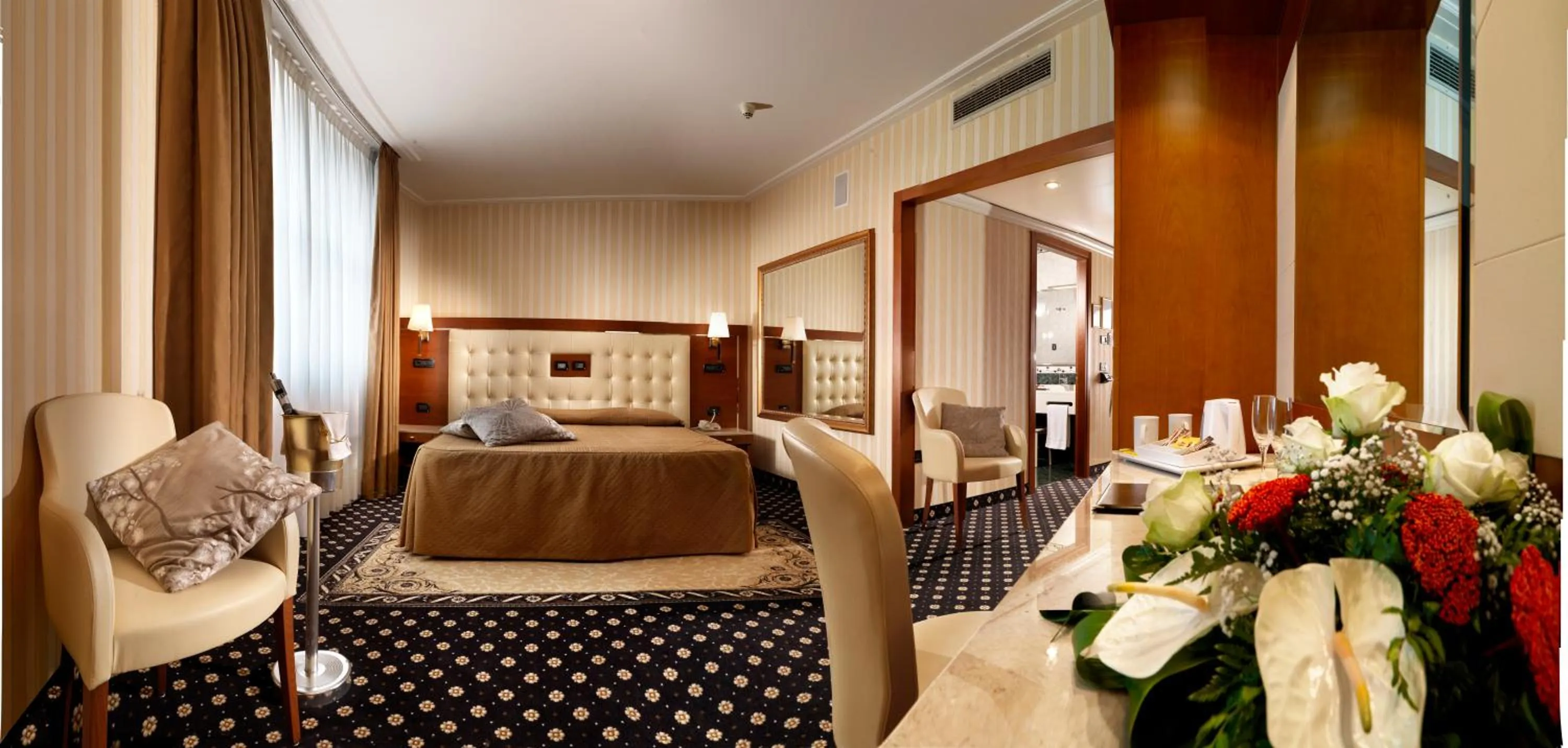 Bathroom, Bed in Hotel Ariston