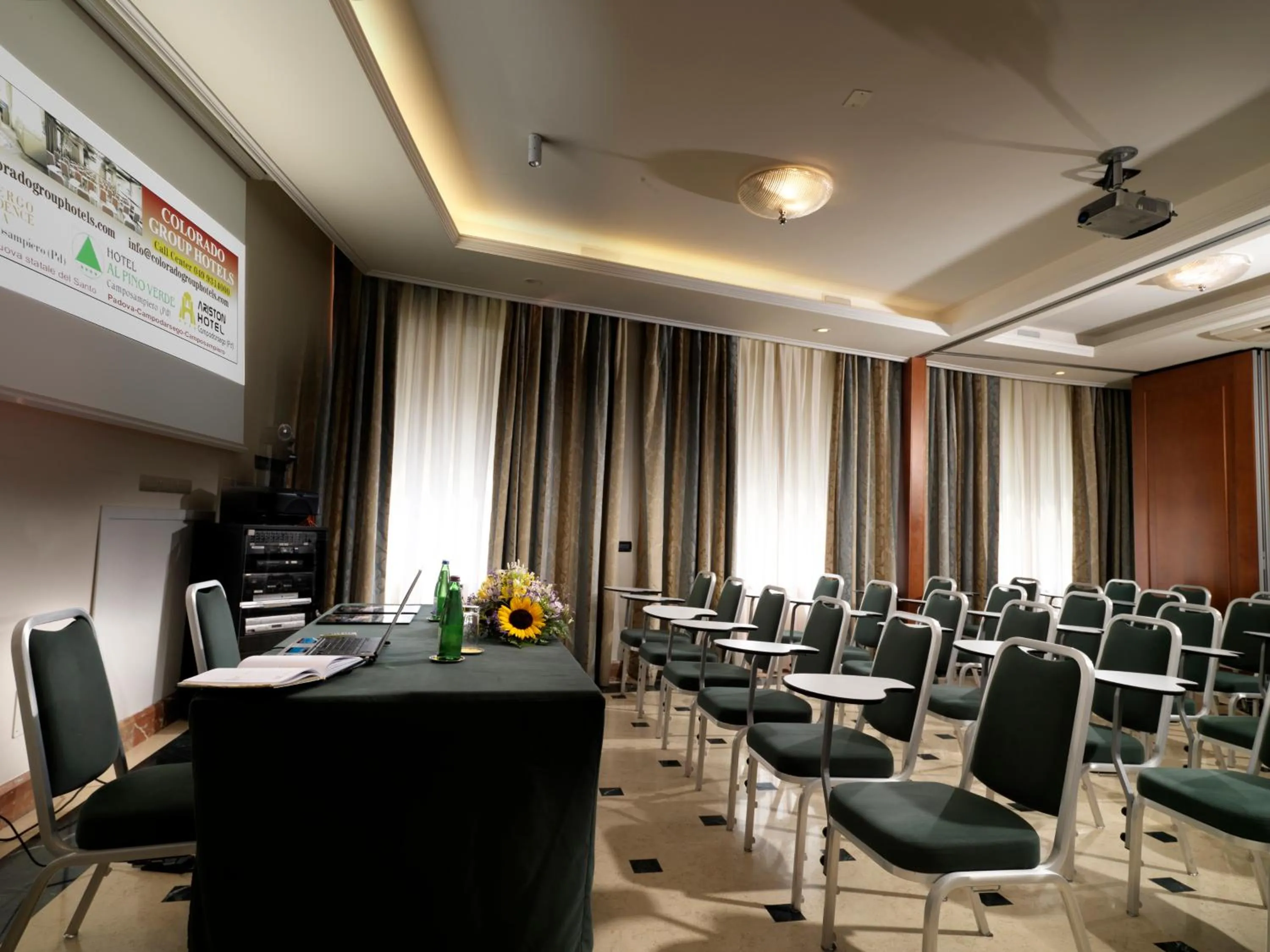 Communal lounge/ TV room in Hotel Ariston