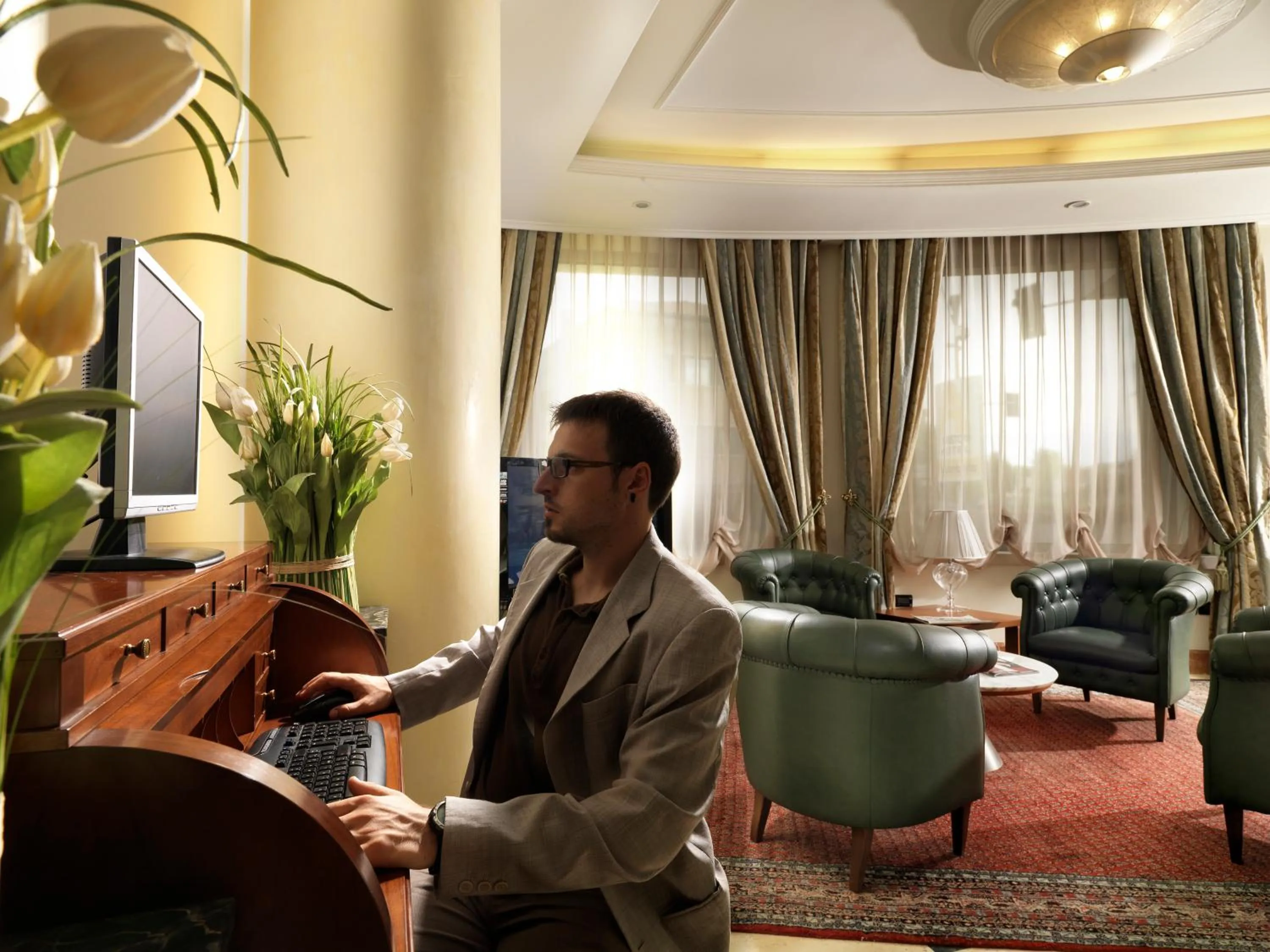 Communal lounge/ TV room in Hotel Ariston