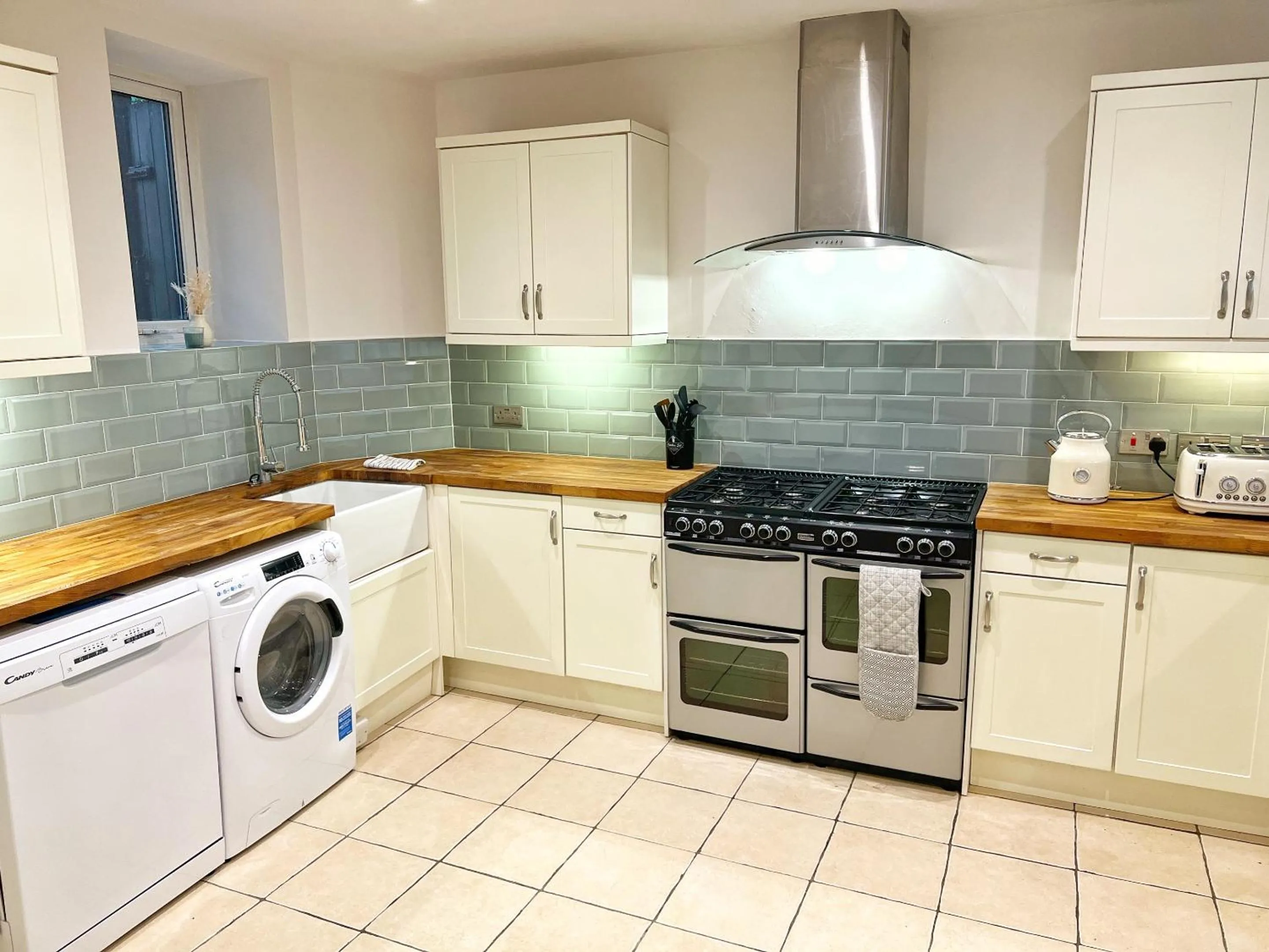 Kitchen or kitchenette in The Old Butchers Cottage