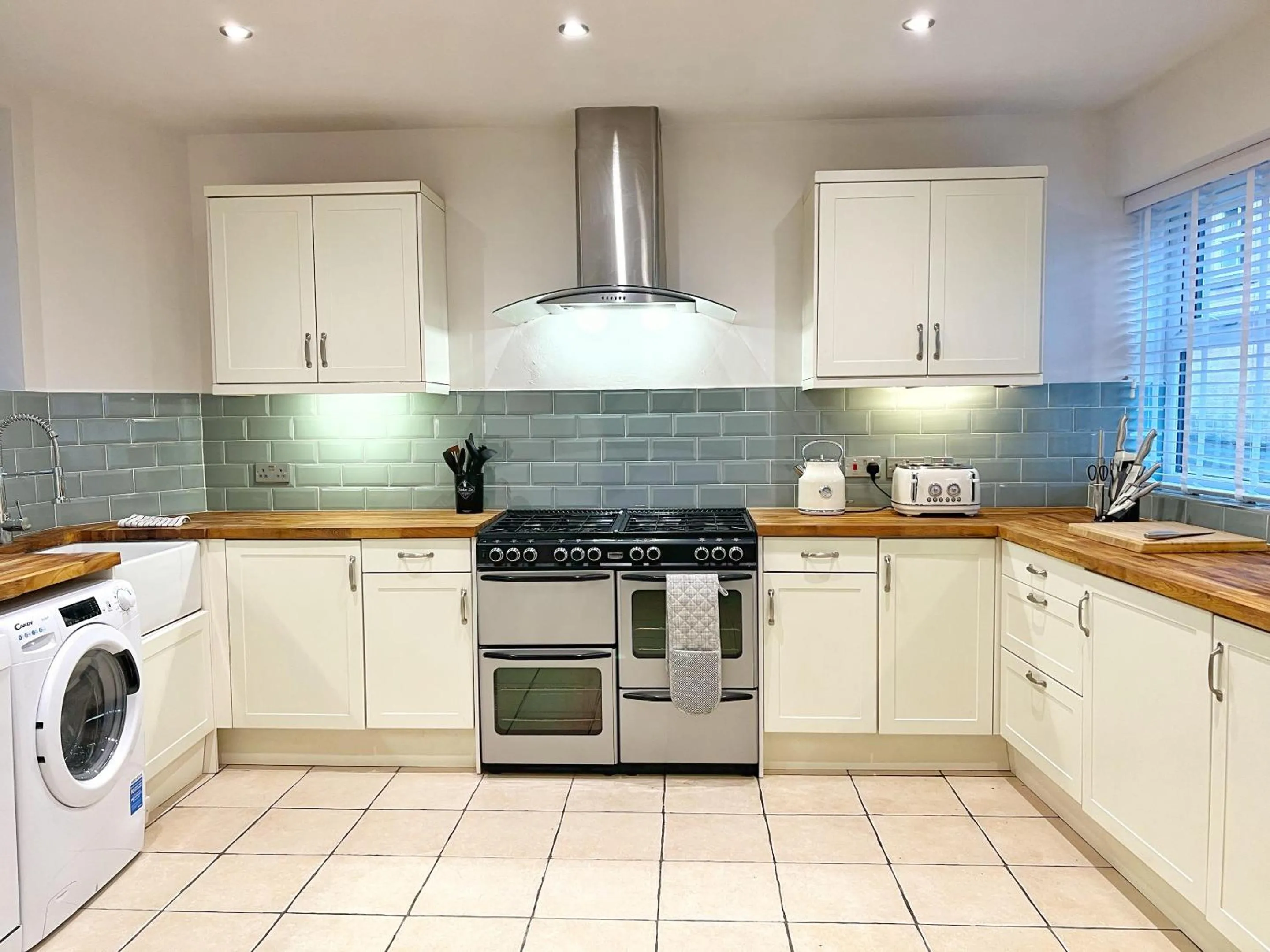 Kitchen or kitchenette in The Old Butchers Cottage