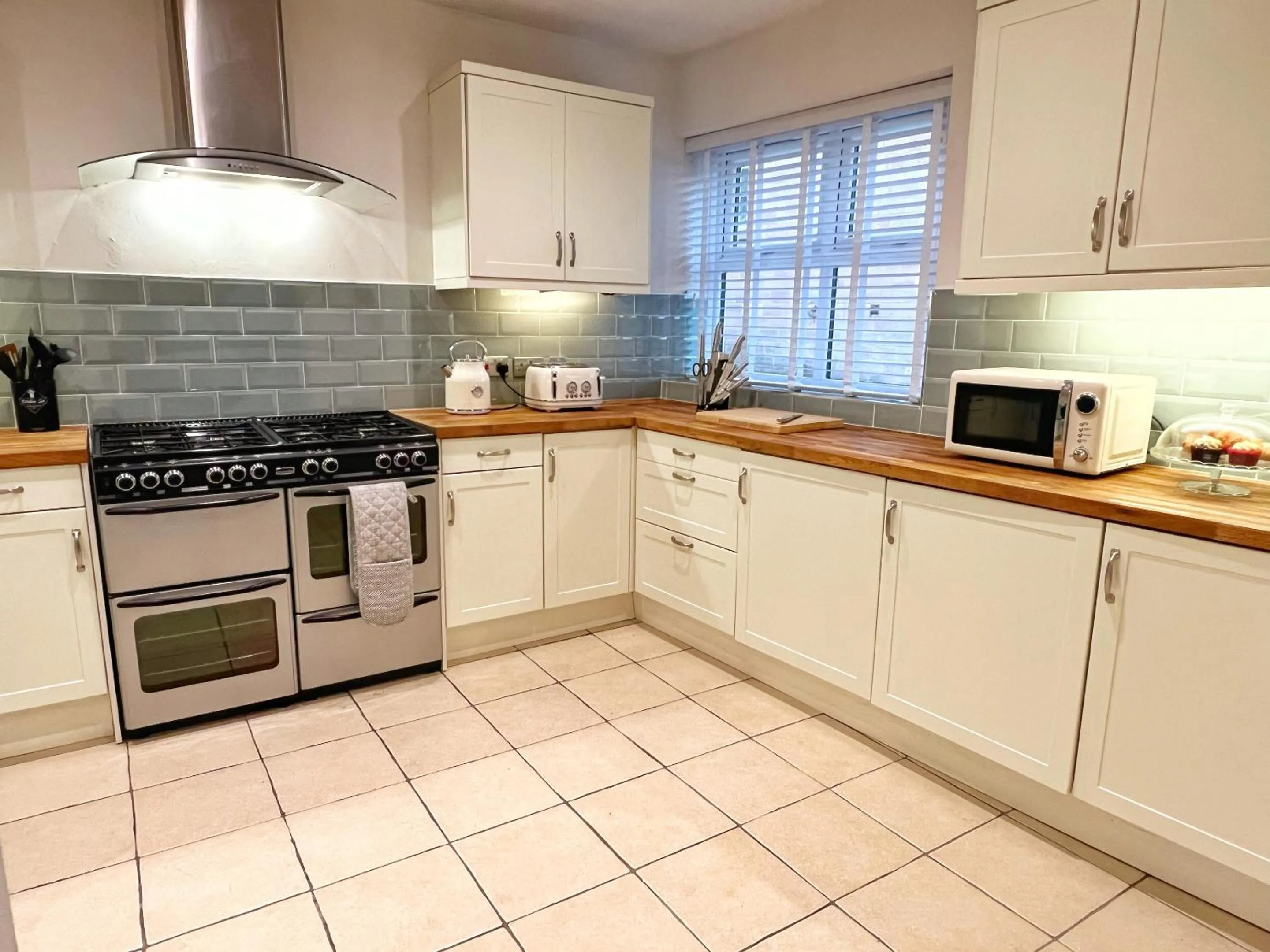 Kitchen or kitchenette in The Old Butchers Cottage