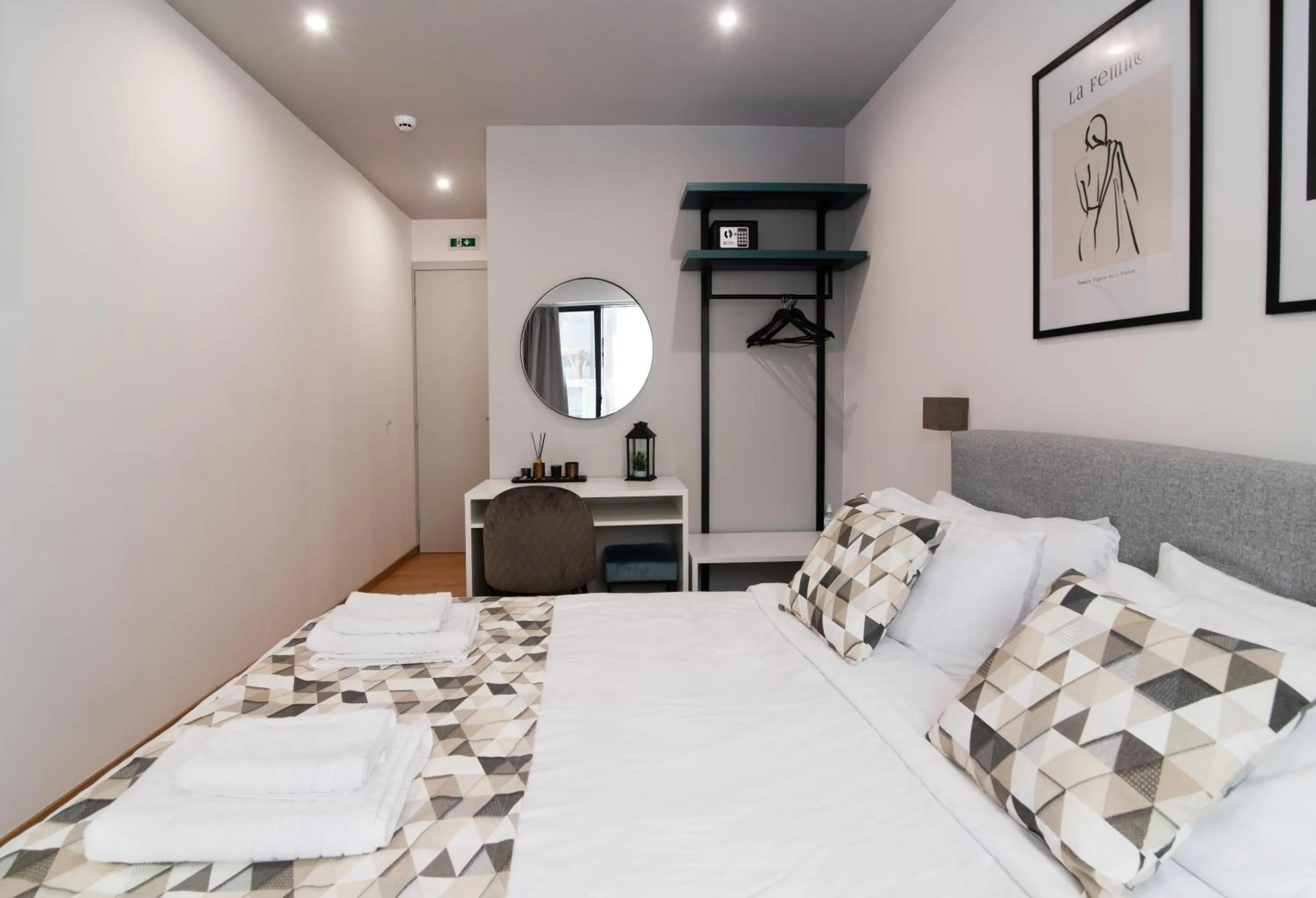 Photo of the whole room, Bed in Olvia Suites