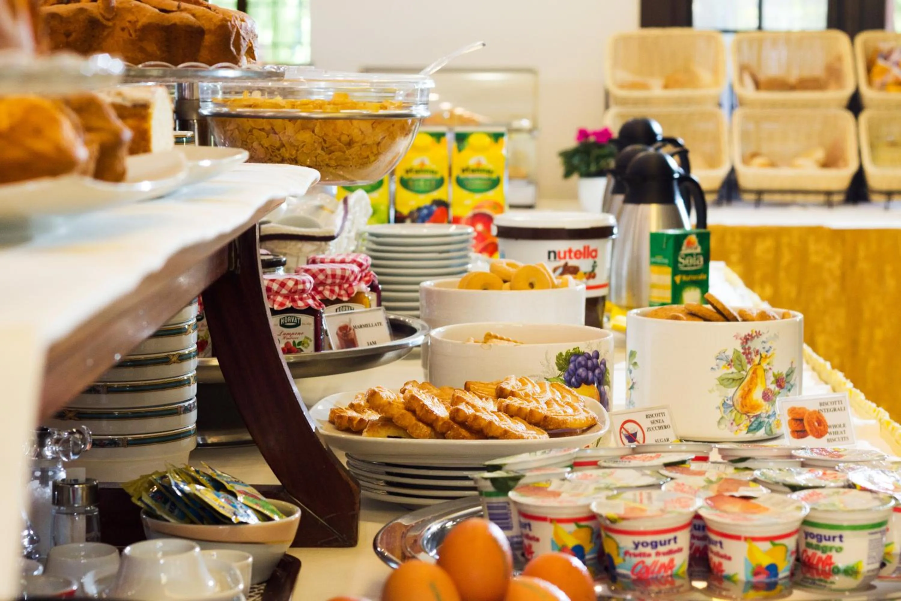 Buffet breakfast in Hotel Prata Verde