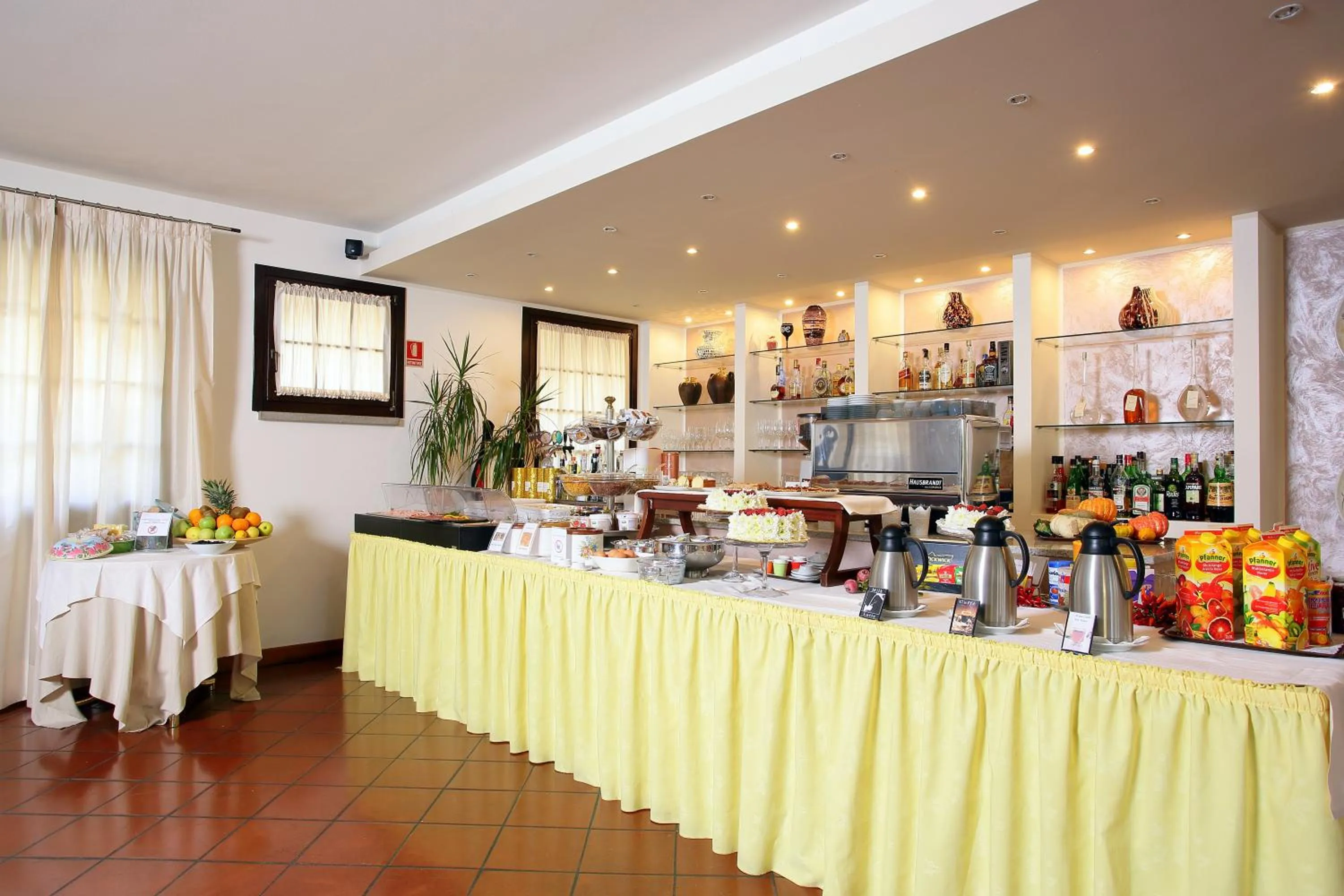 Restaurant/places to eat in Hotel Prata Verde