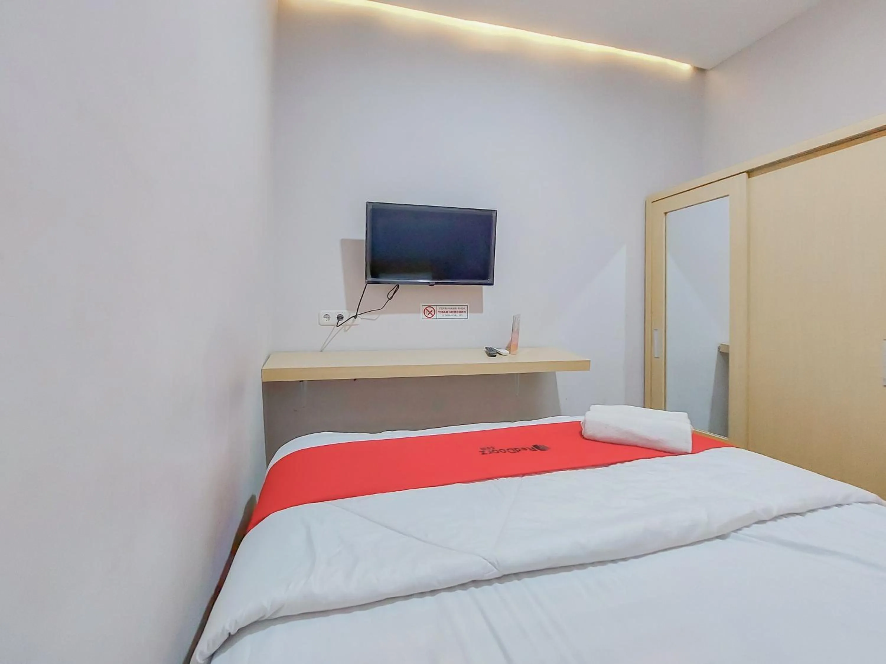 Bedroom in Reddoorz at Cempaka Guesthouse Tarakan