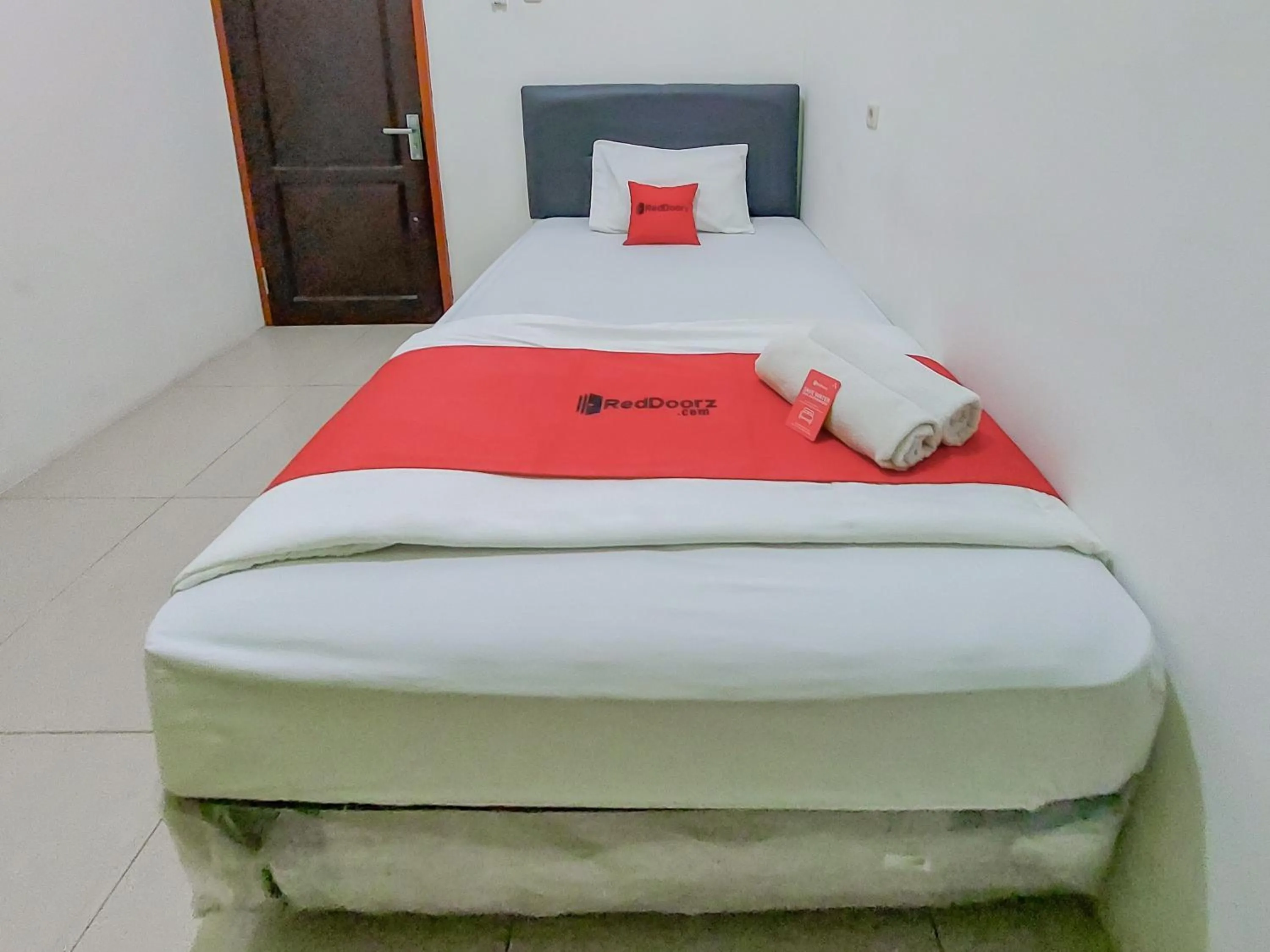 Bedroom in Reddoorz at Cempaka Guesthouse Tarakan