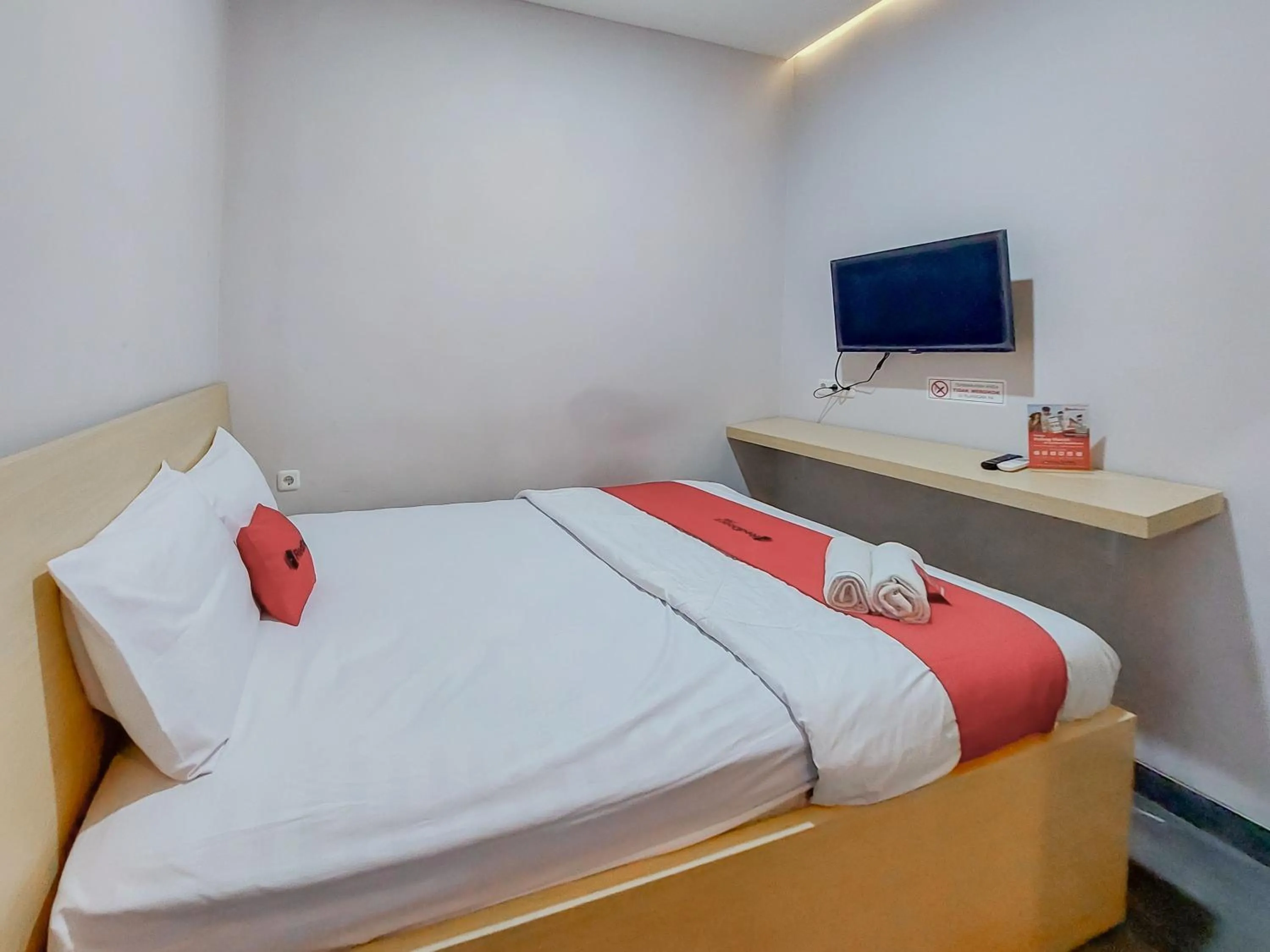 Bedroom in Reddoorz at Cempaka Guesthouse Tarakan