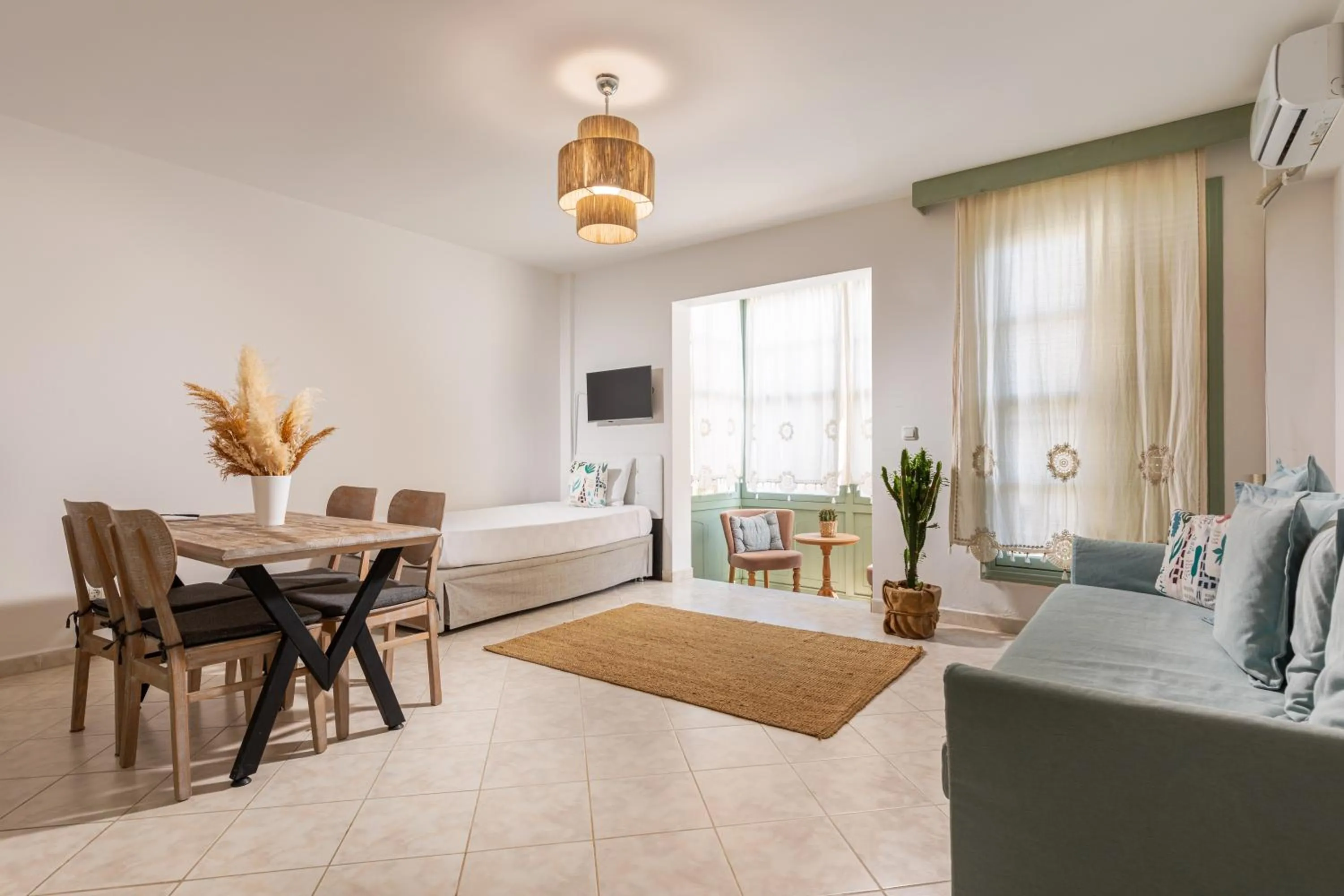 Photo of the whole room, Bed in Cumbalıca Beach Hotel