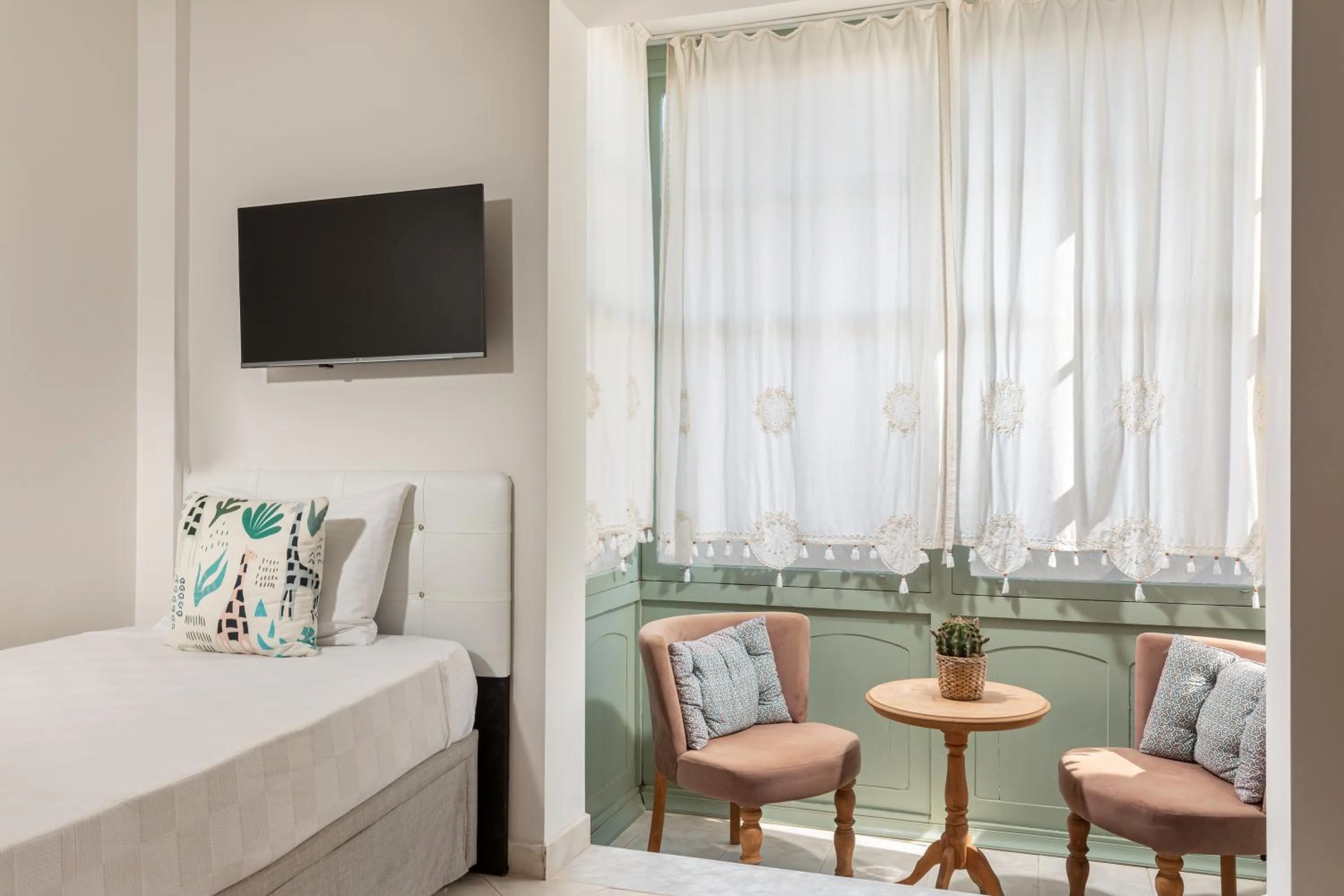 Balcony/Terrace, Bed in Cumbalıca Beach Hotel