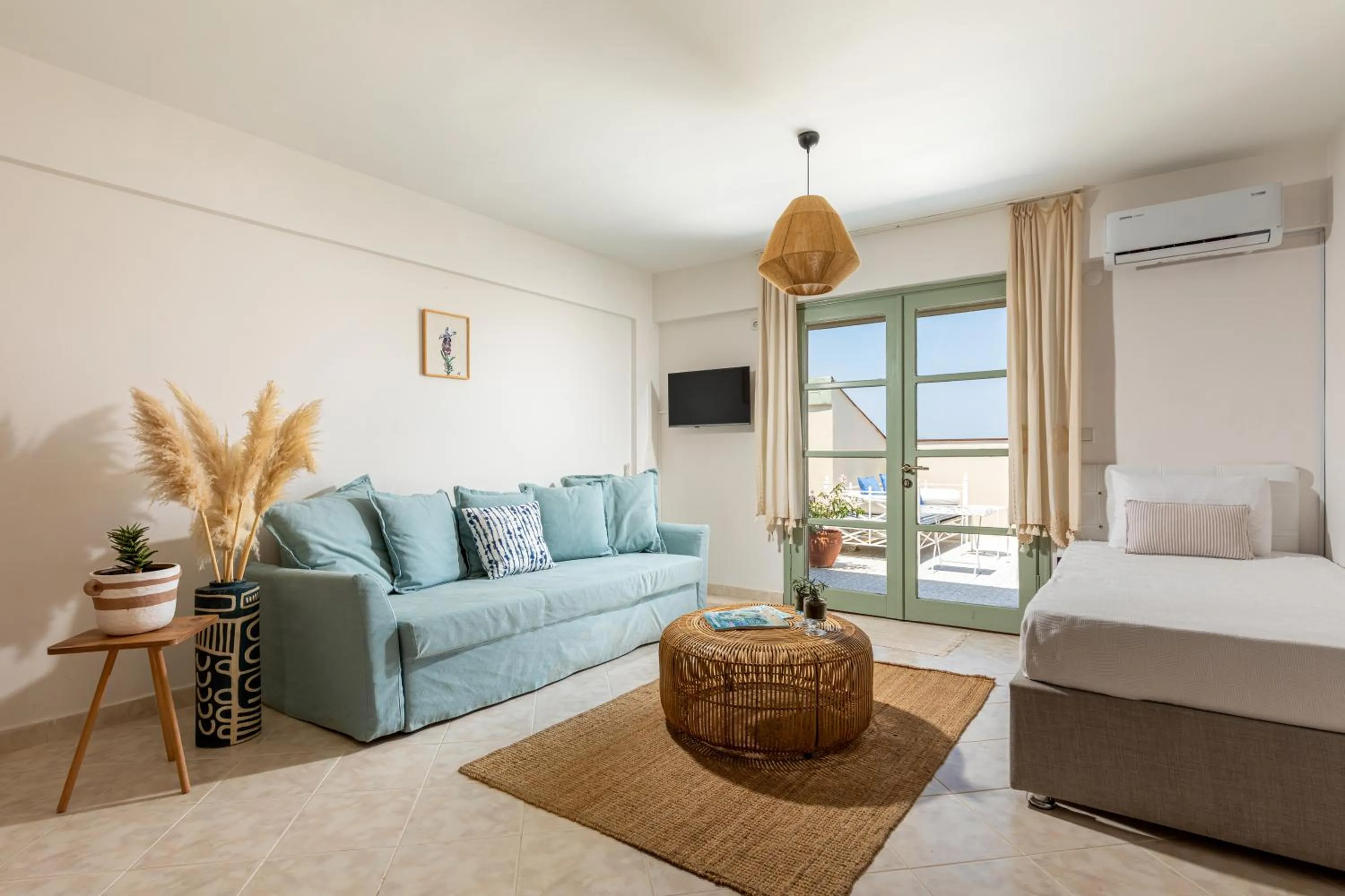 Photo of the whole room, Bed in Cumbalıca Beach Hotel