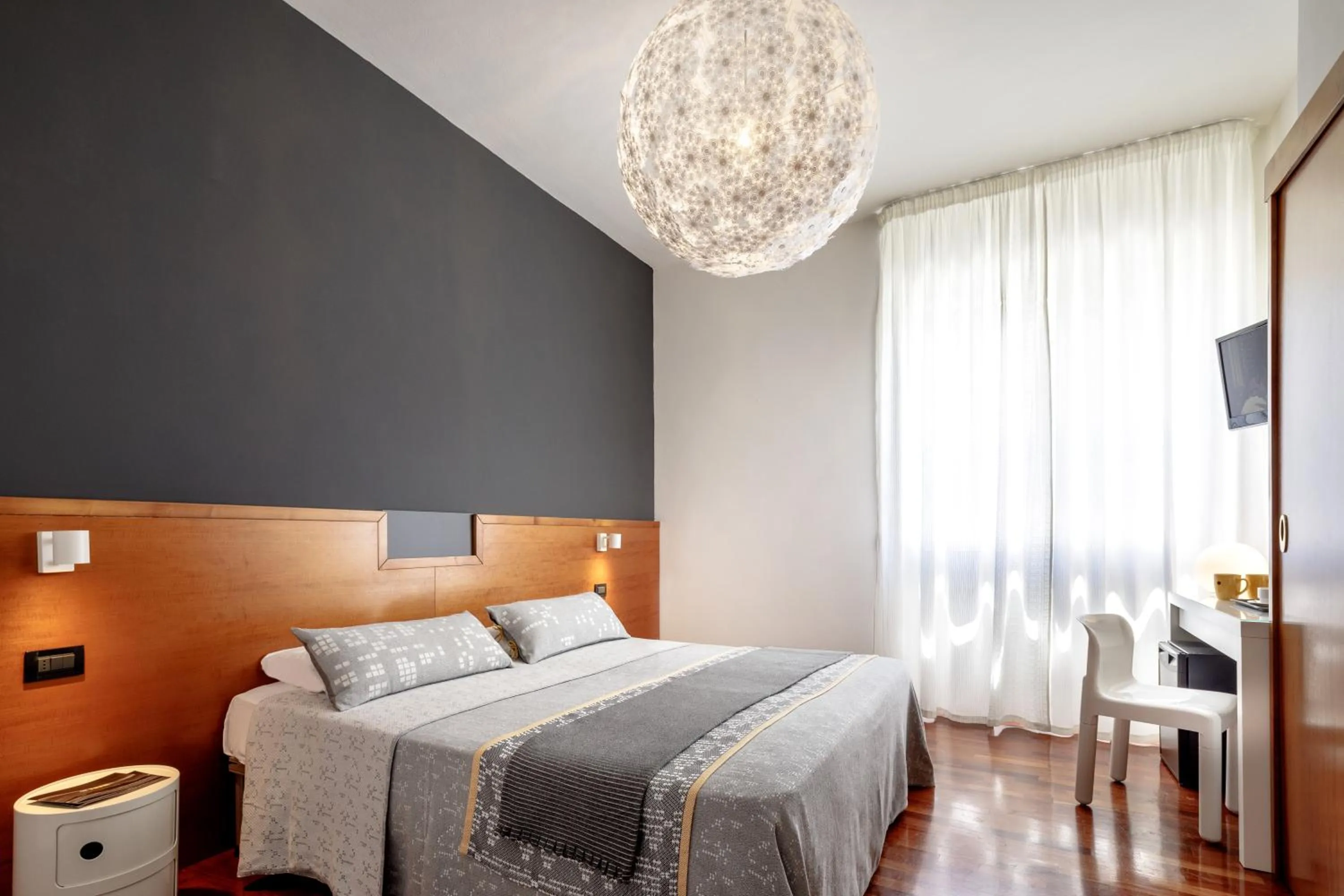 Bedroom, Bed in Euro Hotel