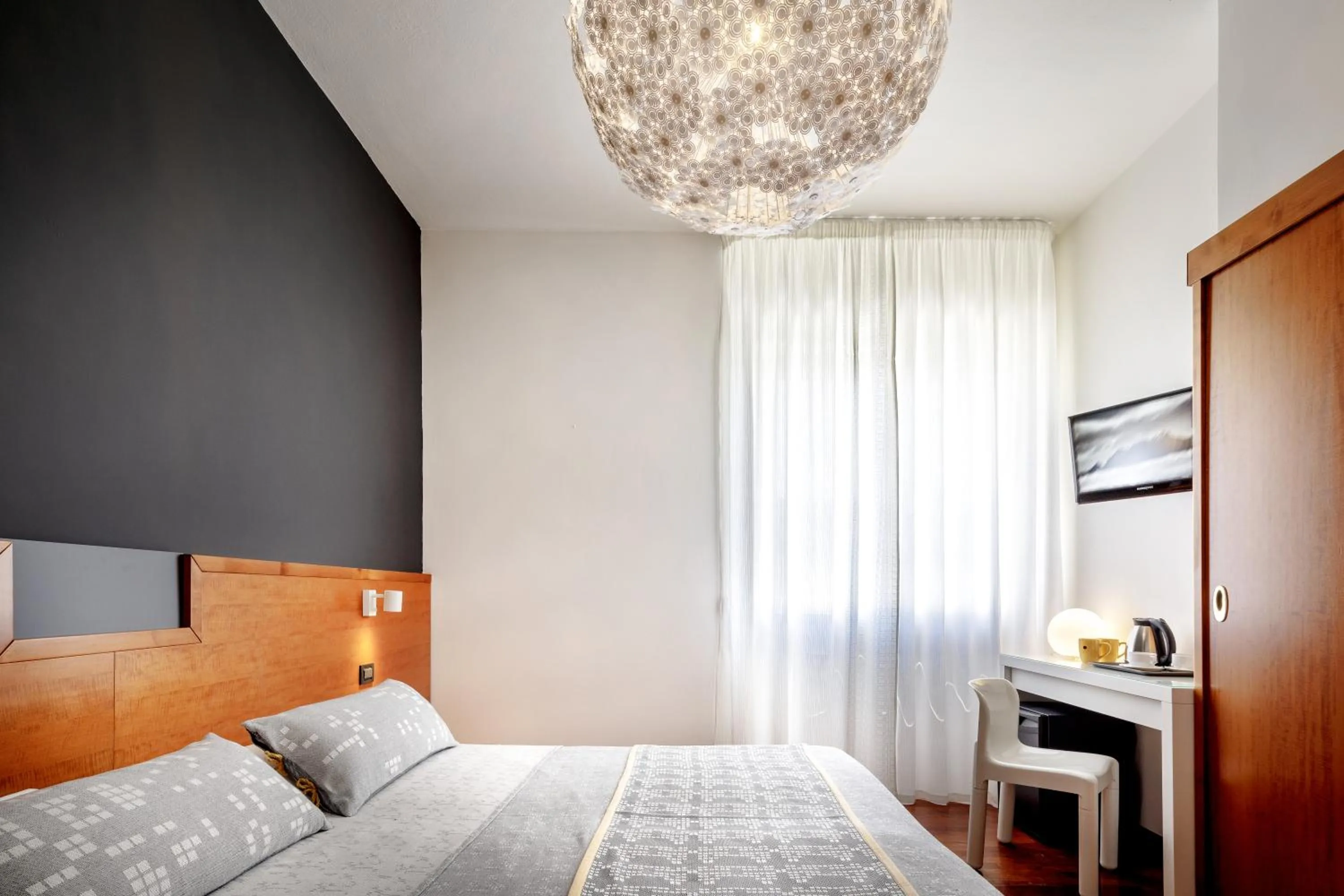 Bedroom, Bed in Euro Hotel